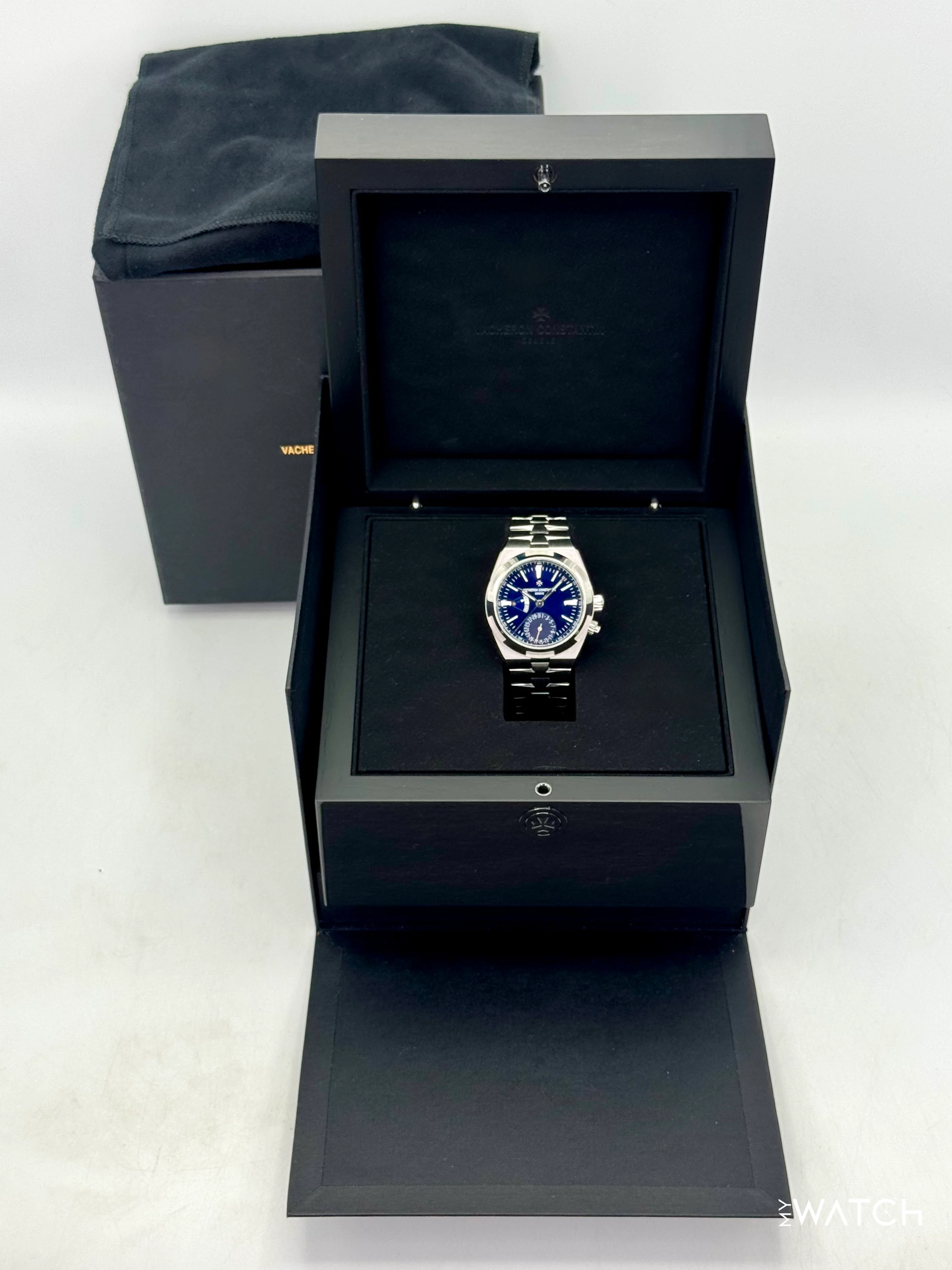 2023 Vacheron Constantin Overseas Dual Time 41mm 7900V Blue Dial - Image 12