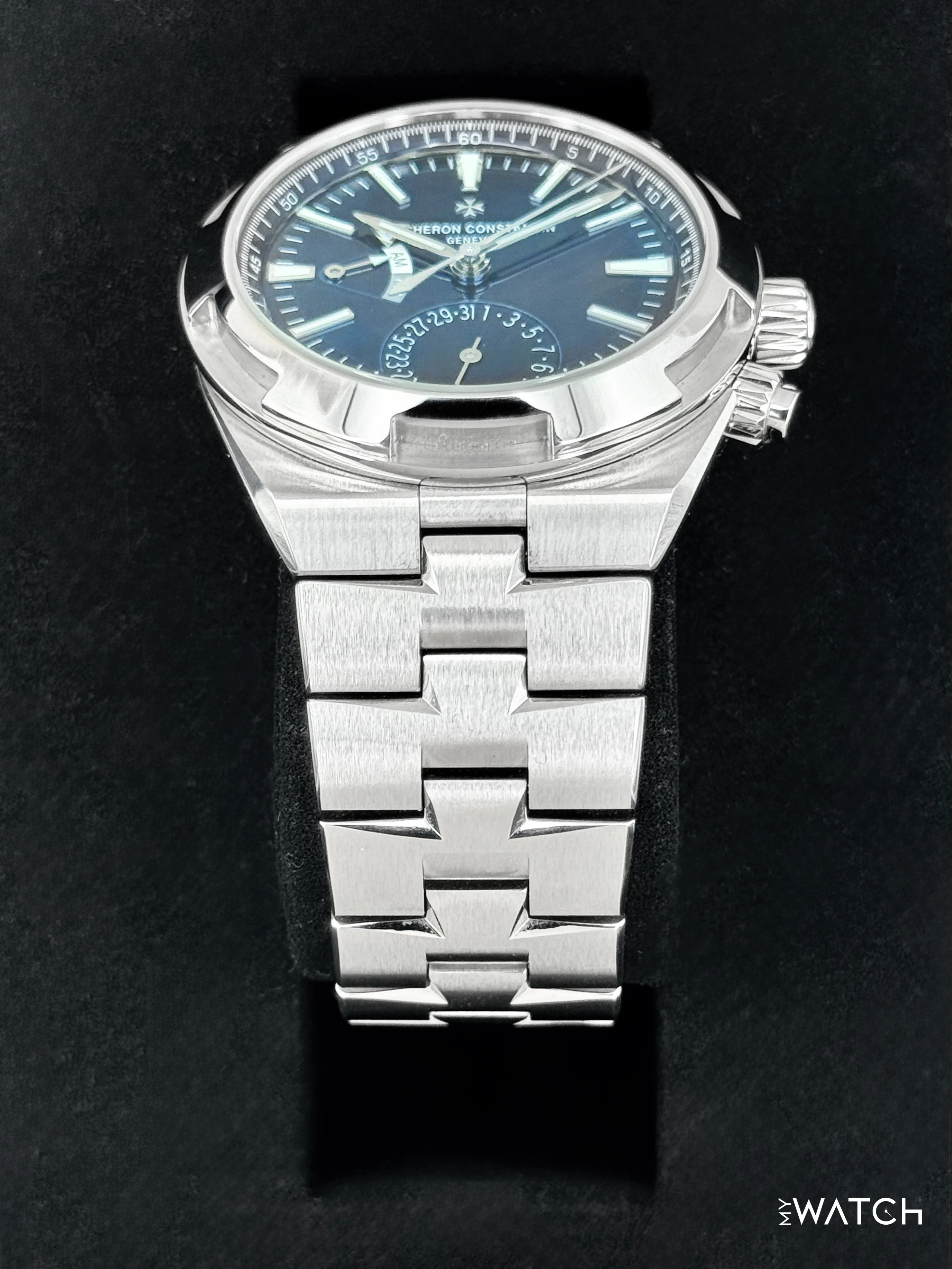2023 Vacheron Constantin Overseas Dual Time 41mm 7900V Blue Dial - Image 3
