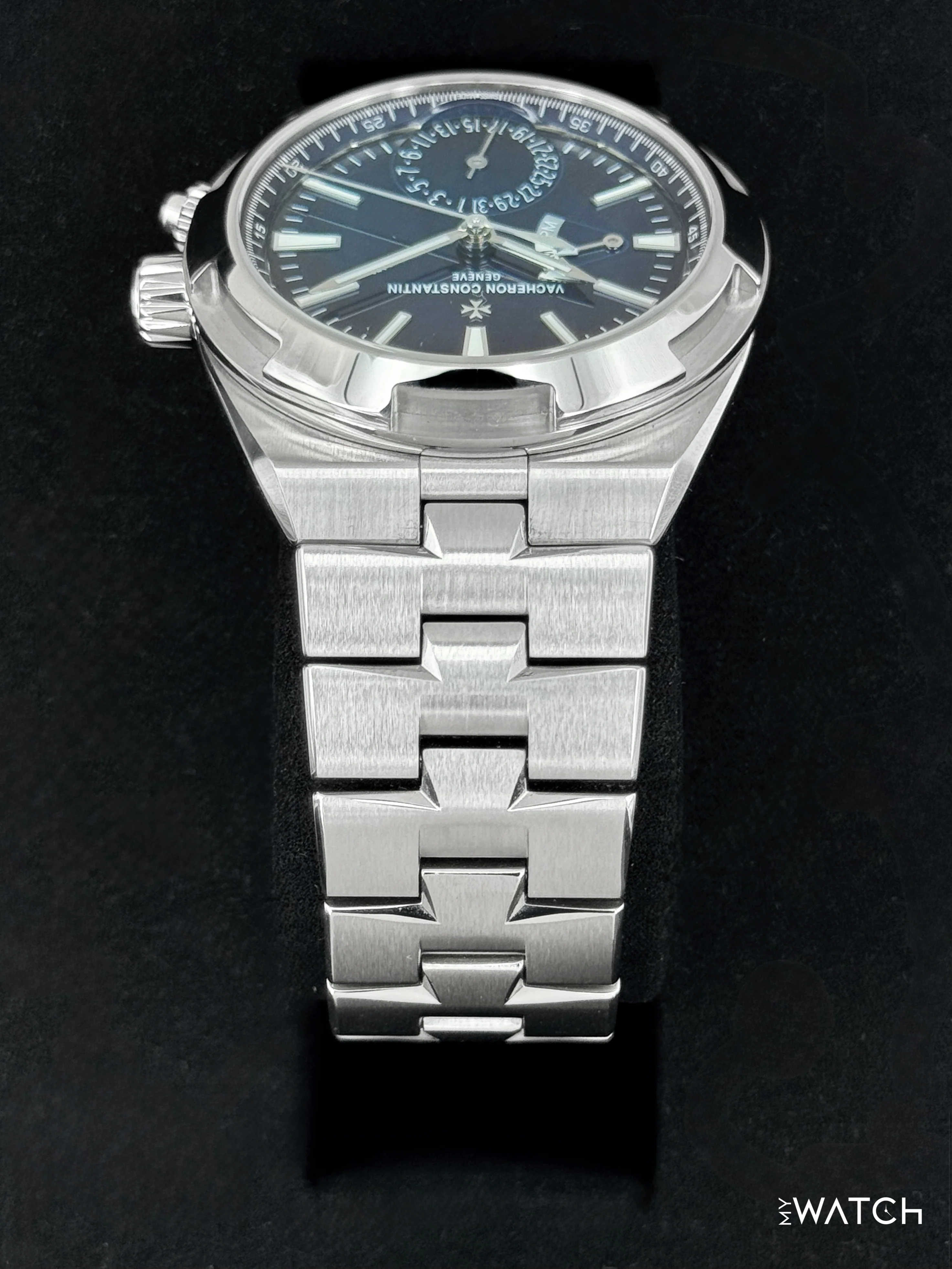 2023 Vacheron Constantin Overseas Dual Time 41mm 7900V Blue Dial - Image 4
