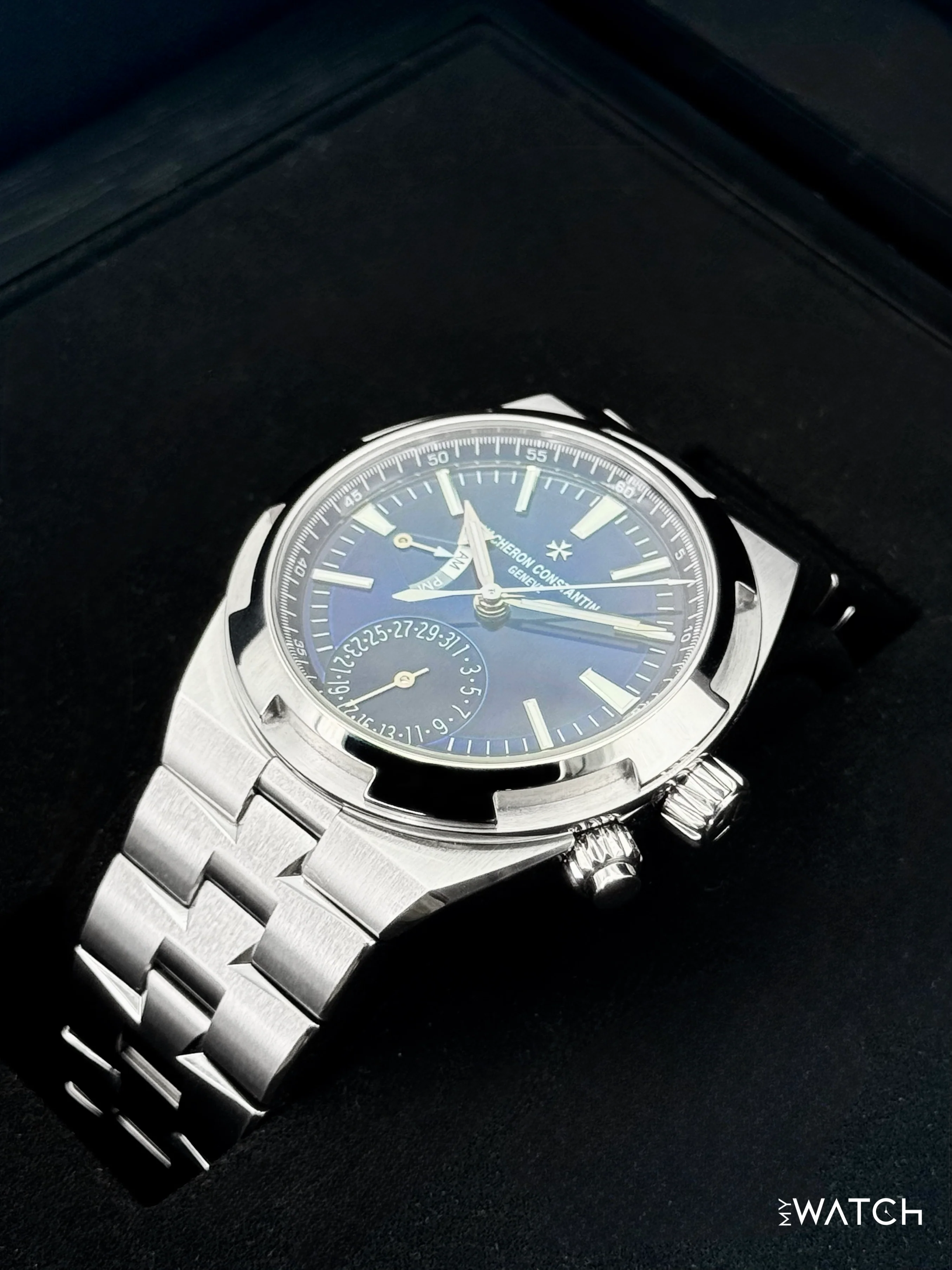 2023 Vacheron Constantin Overseas Dual Time 41mm 7900V Blue Dial - Image 5
