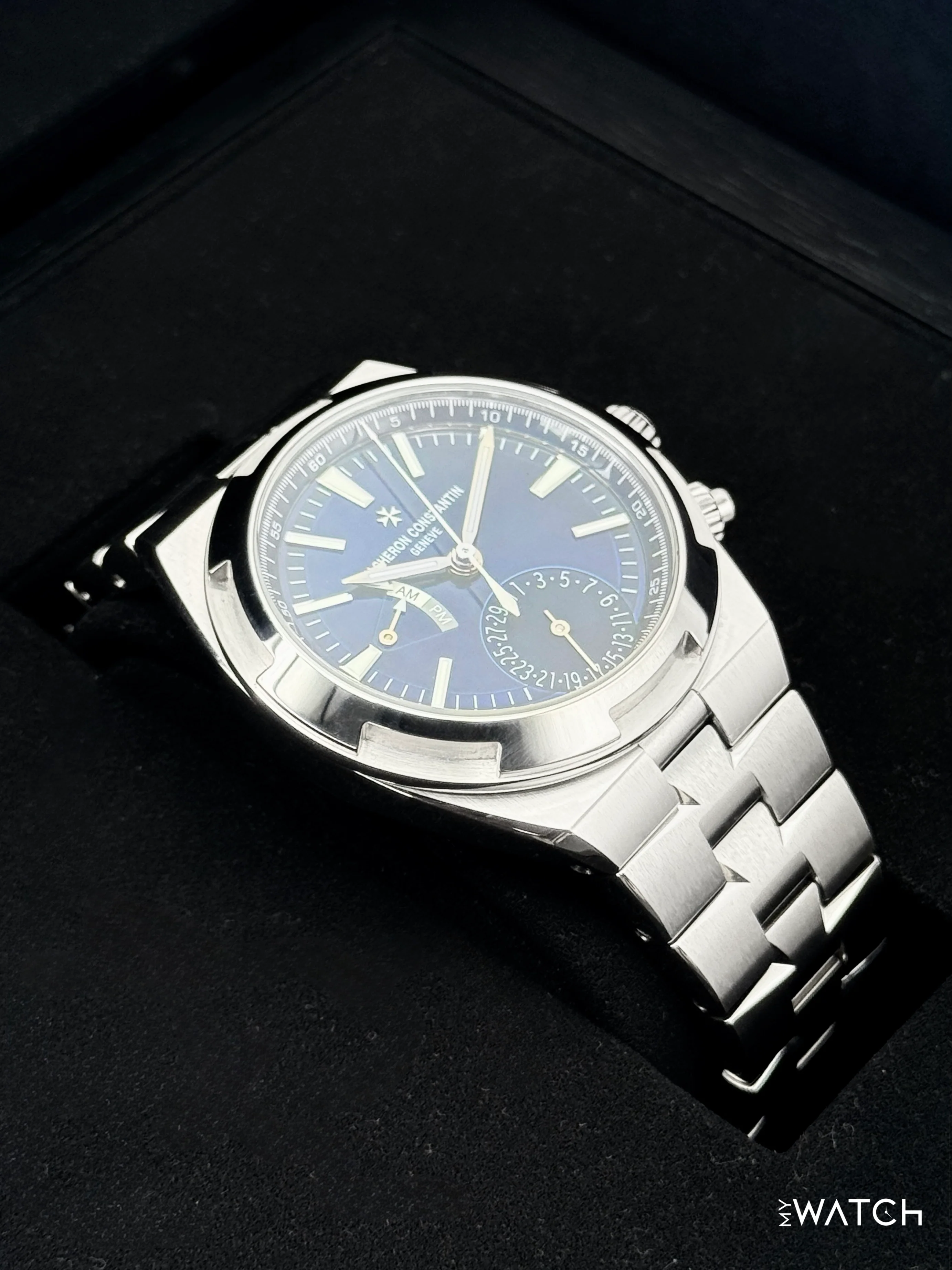 2023 Vacheron Constantin Overseas Dual Time 41mm 7900V Blue Dial - Image 6