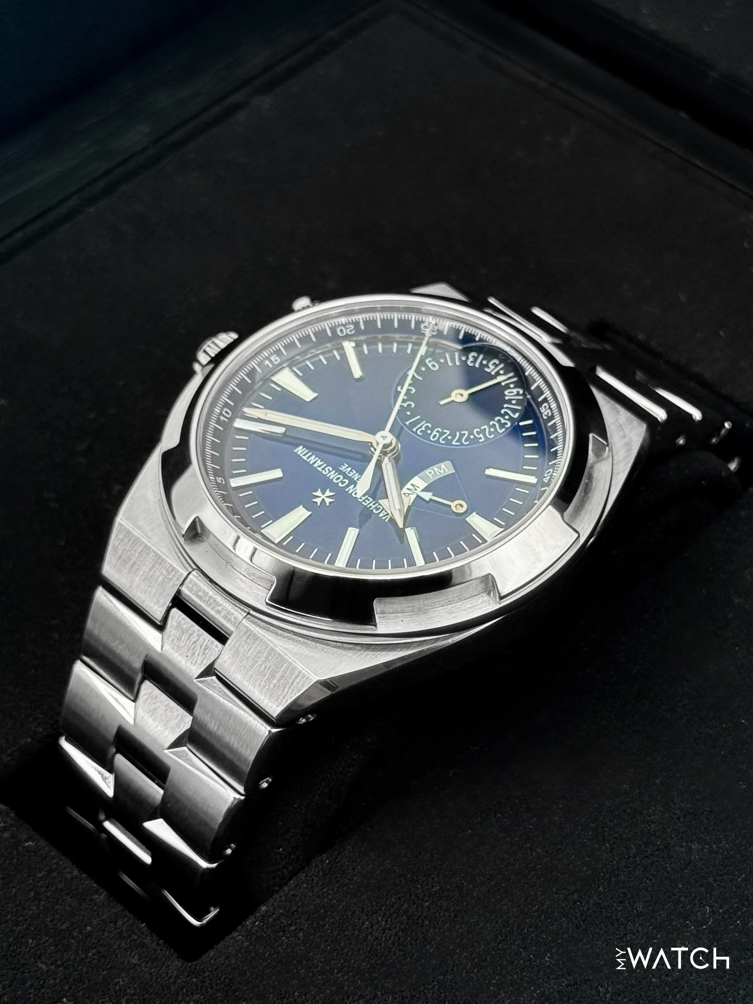 2023 Vacheron Constantin Overseas Dual Time 41mm 7900V Blue Dial - Image 7