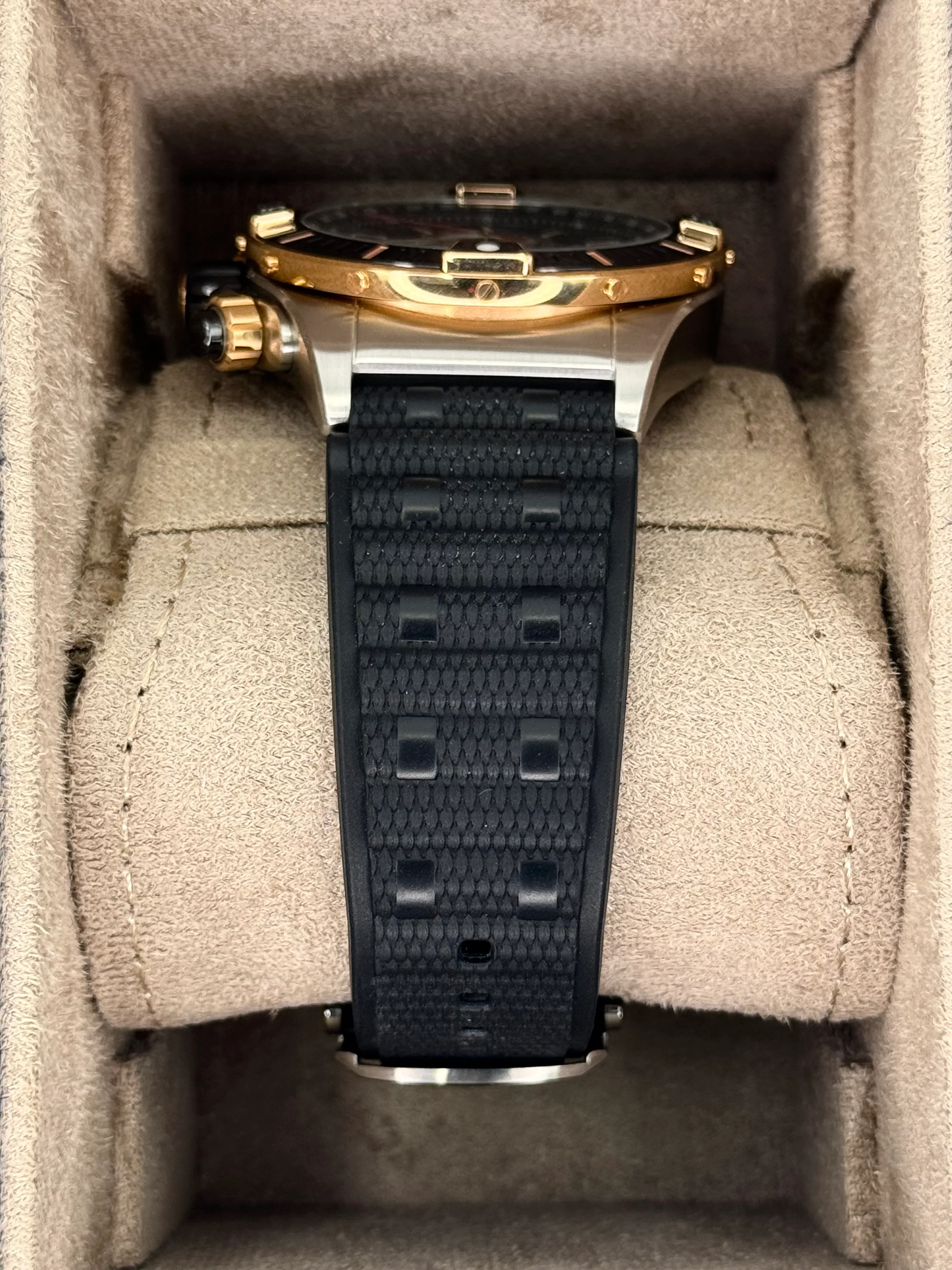 2024 Breitling Super Chronomat B01 44 UB0136 Two-Tone Green Dial - Image 3