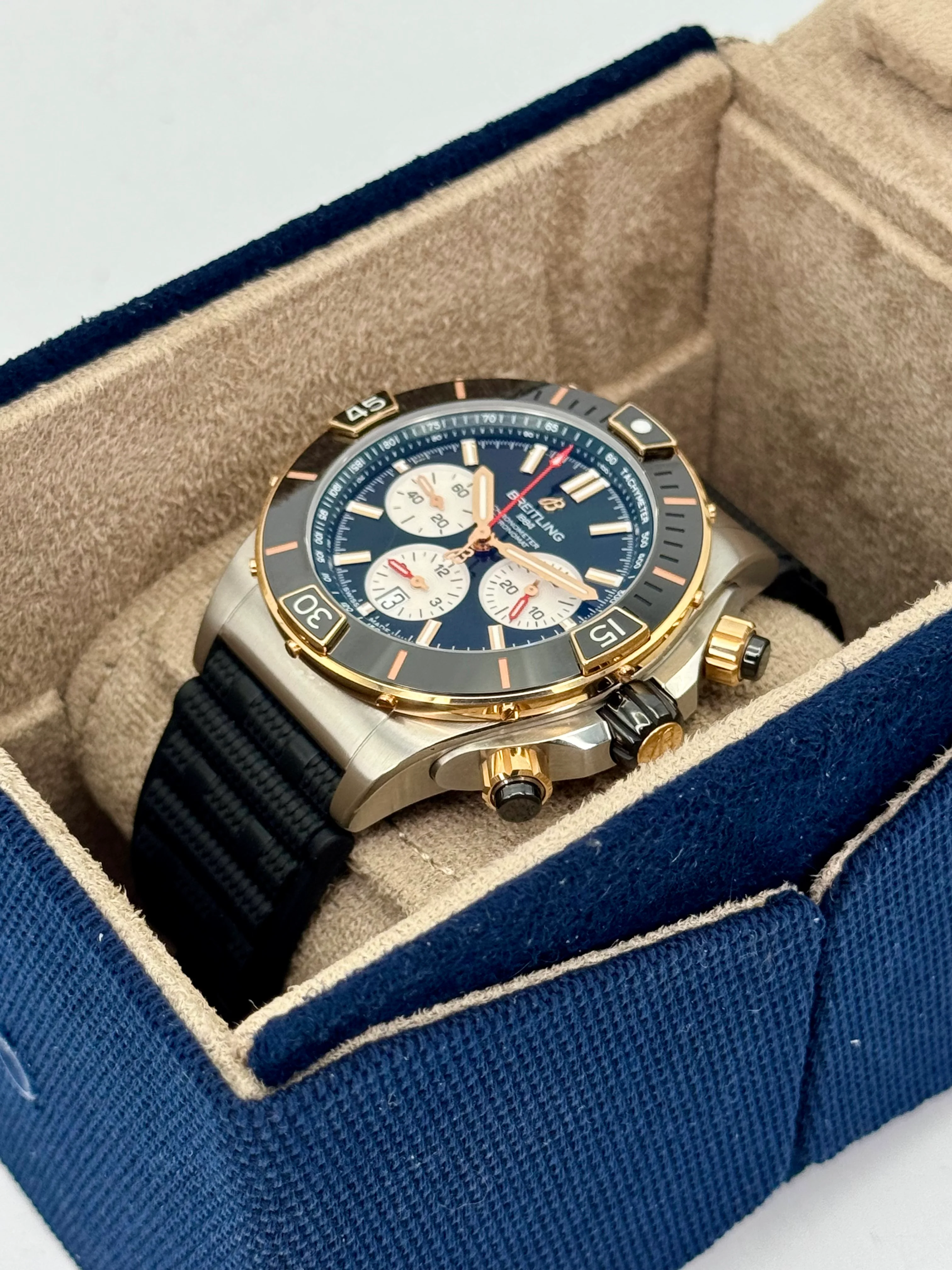 2024 Breitling Super Chronomat B01 44 UB0136 Two-Tone Green Dial - Image 4
