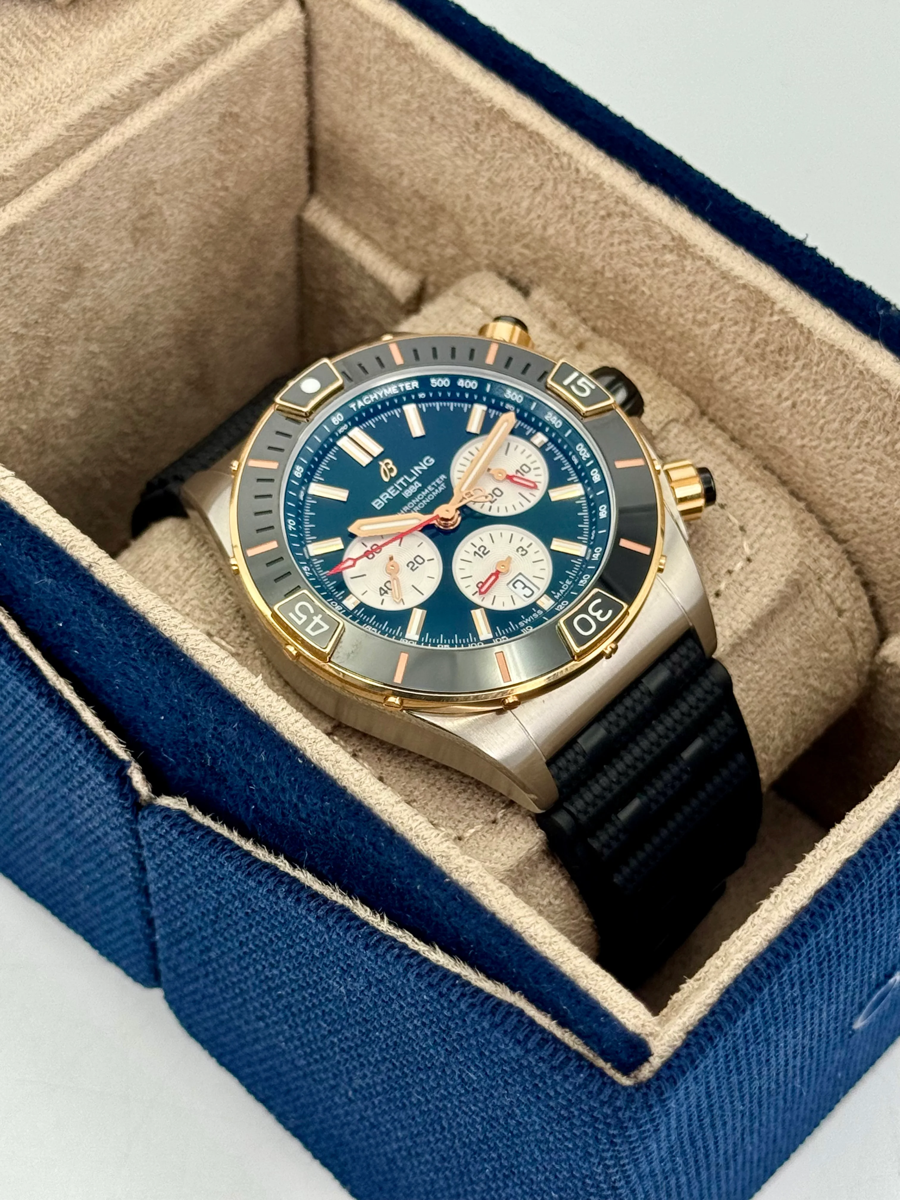 2024 Breitling Super Chronomat B01 44 UB0136 Two-Tone Green Dial - Image 5