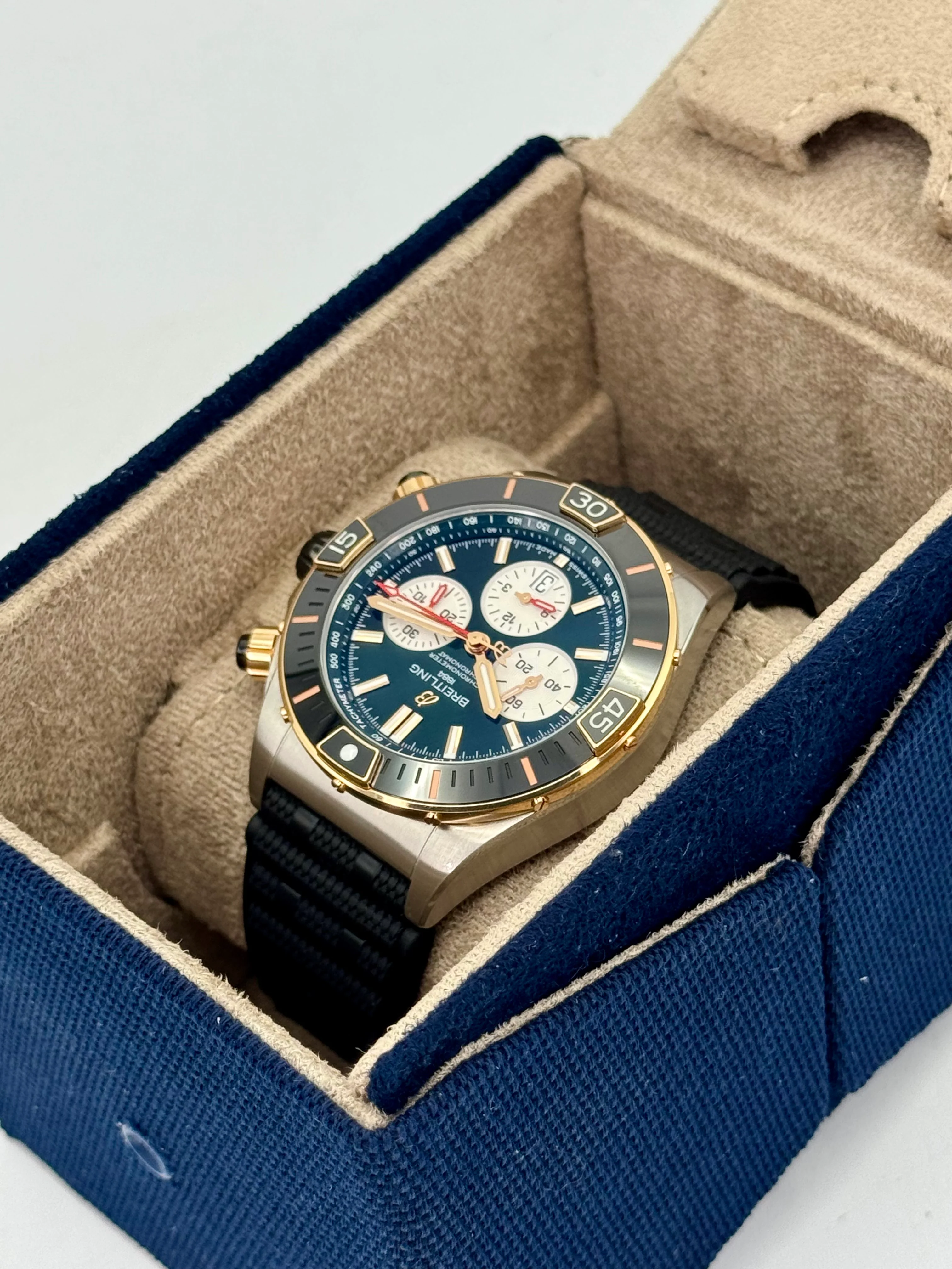 2024 Breitling Super Chronomat B01 44 UB0136 Two-Tone Green Dial - Image 6