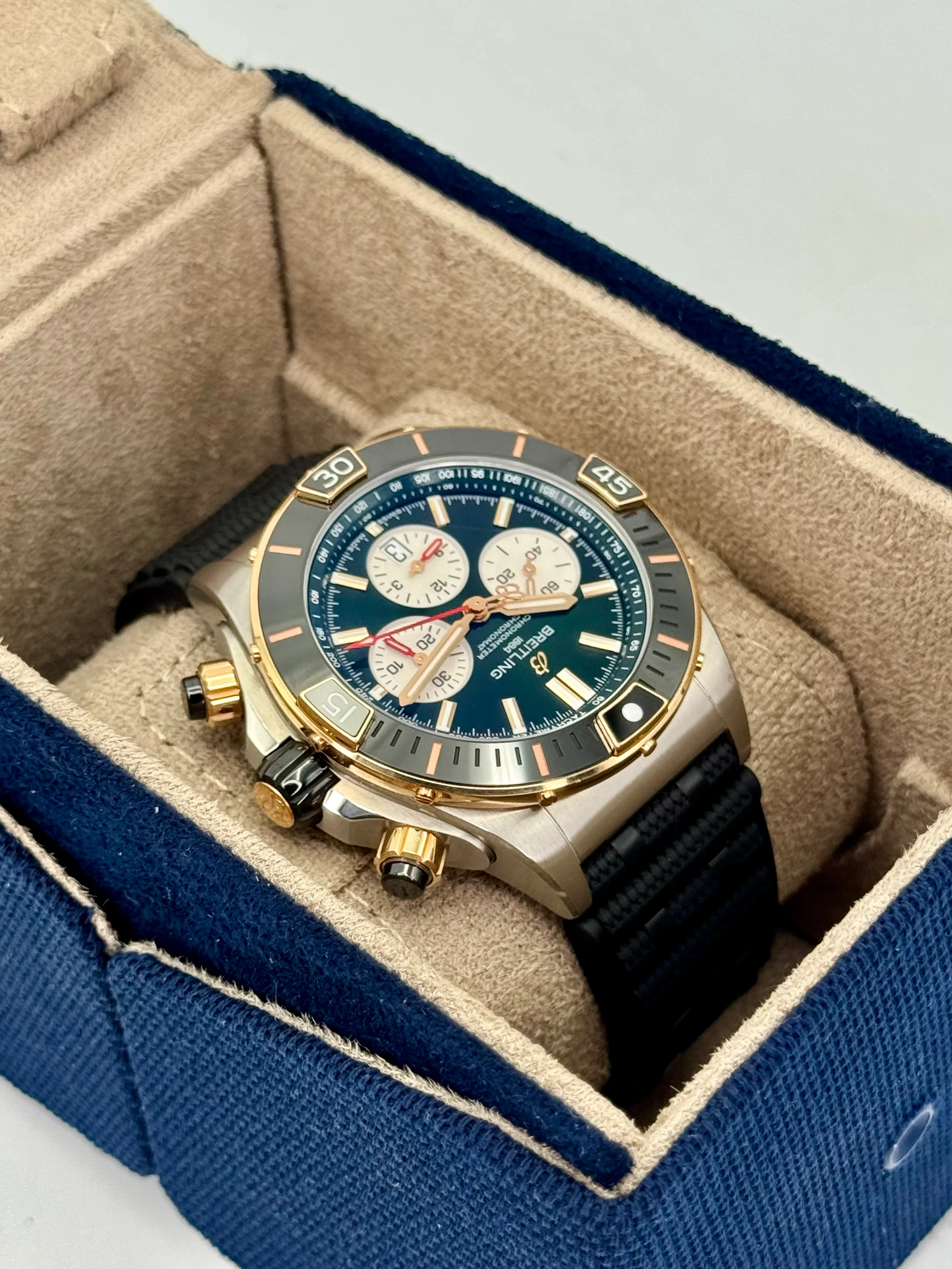 2024 Breitling Super Chronomat B01 44 UB0136 Two-Tone Green Dial - Image 7