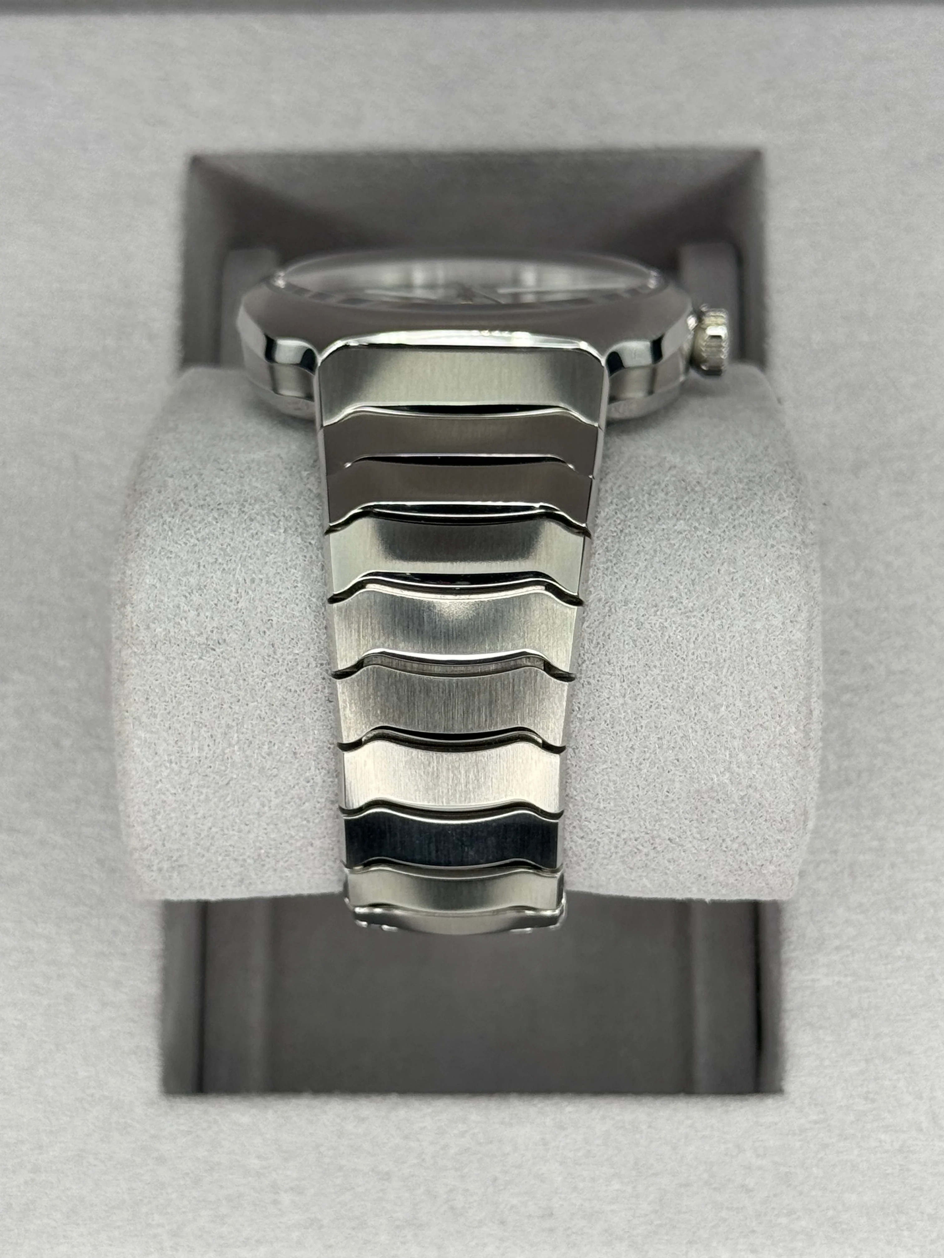 2024 H. Moser & Cie. Streamliner Center Seconds 6201-1201 Purple - Image 3