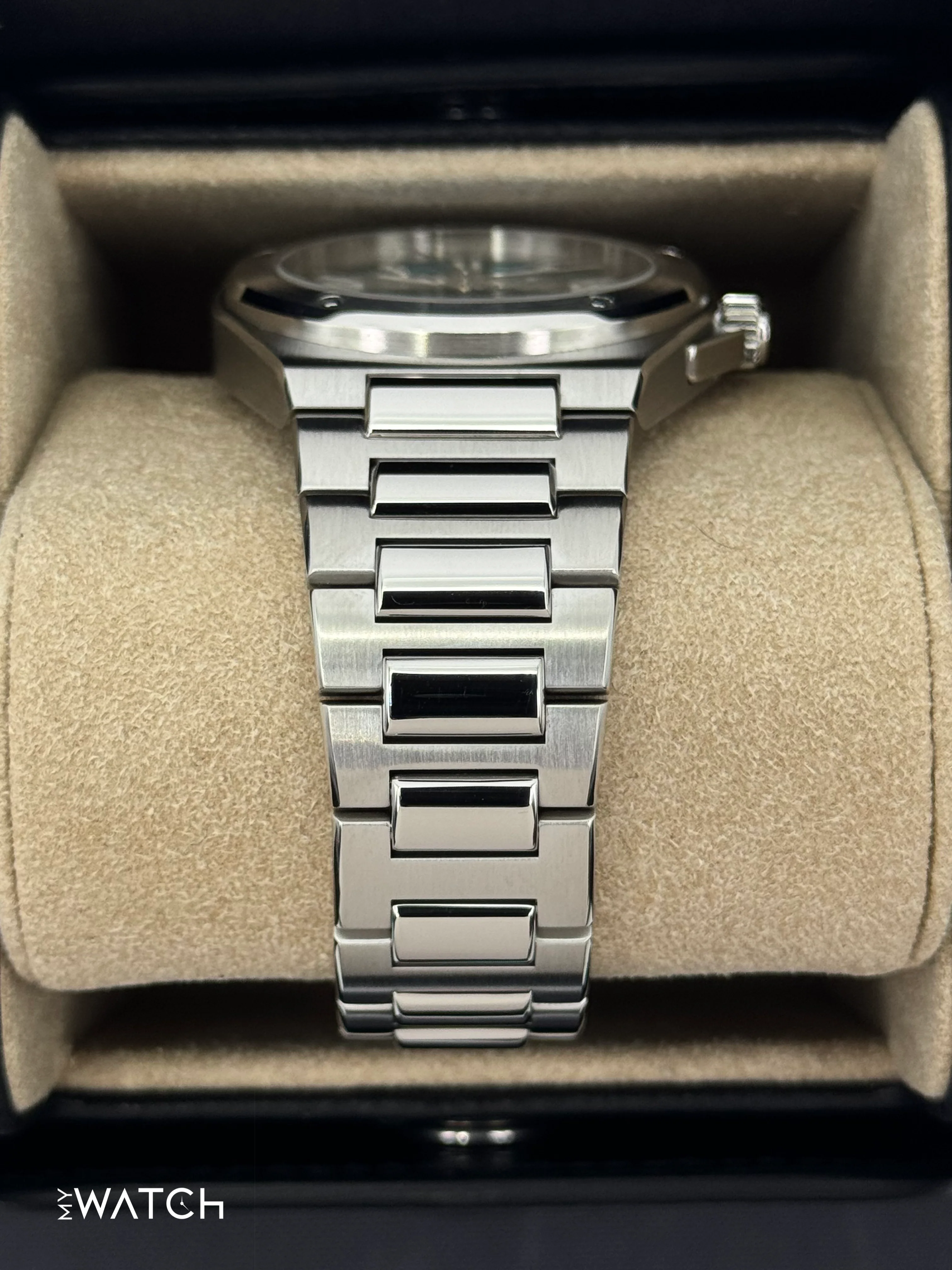 2024 IWC Ingenieur Automatic 40mm IW328903 Stainless Steel Aqua Dial - Image 3