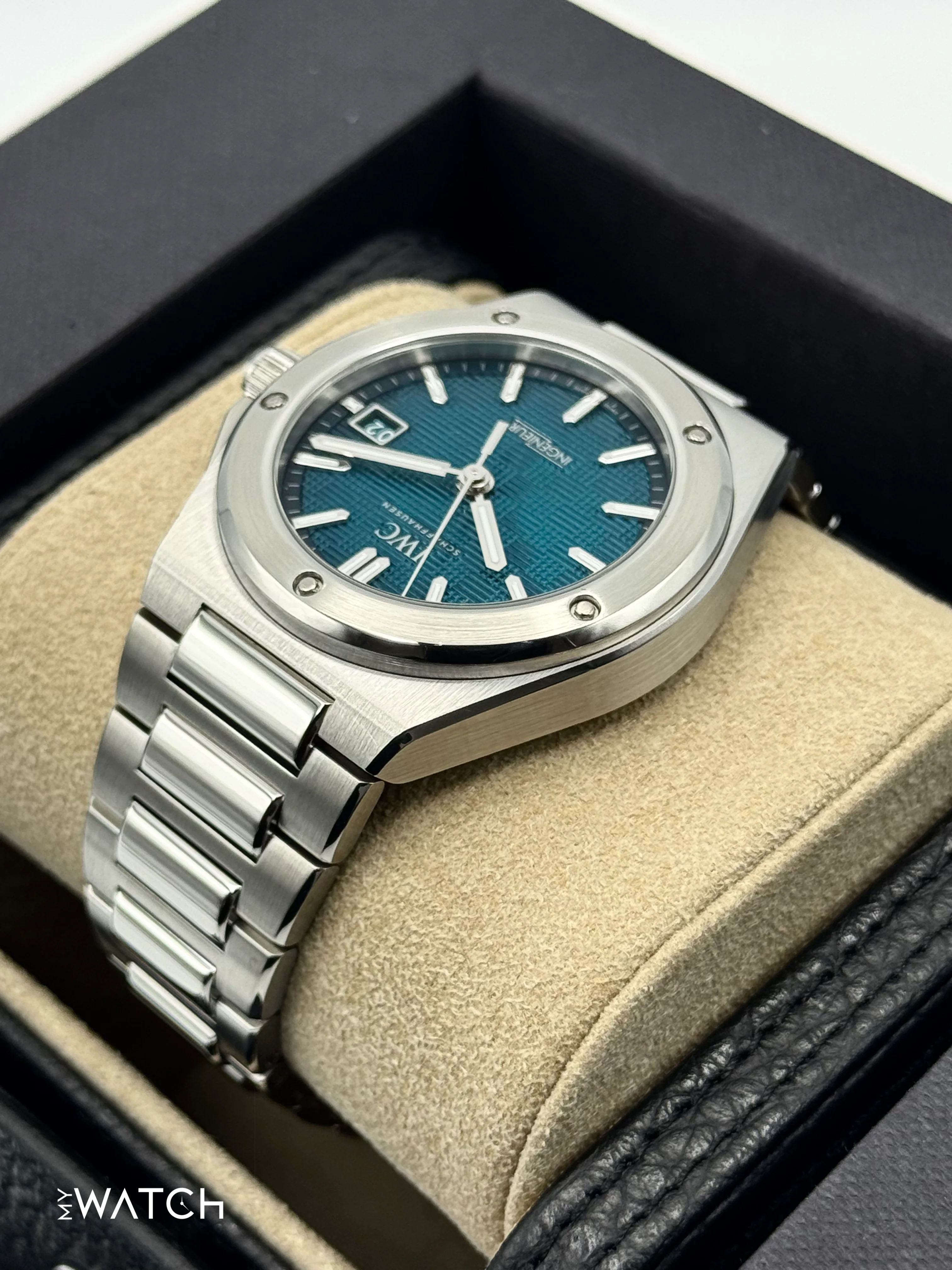 2024 IWC Ingenieur Automatic 40mm IW328903 Stainless Steel Aqua Dial - Image 7