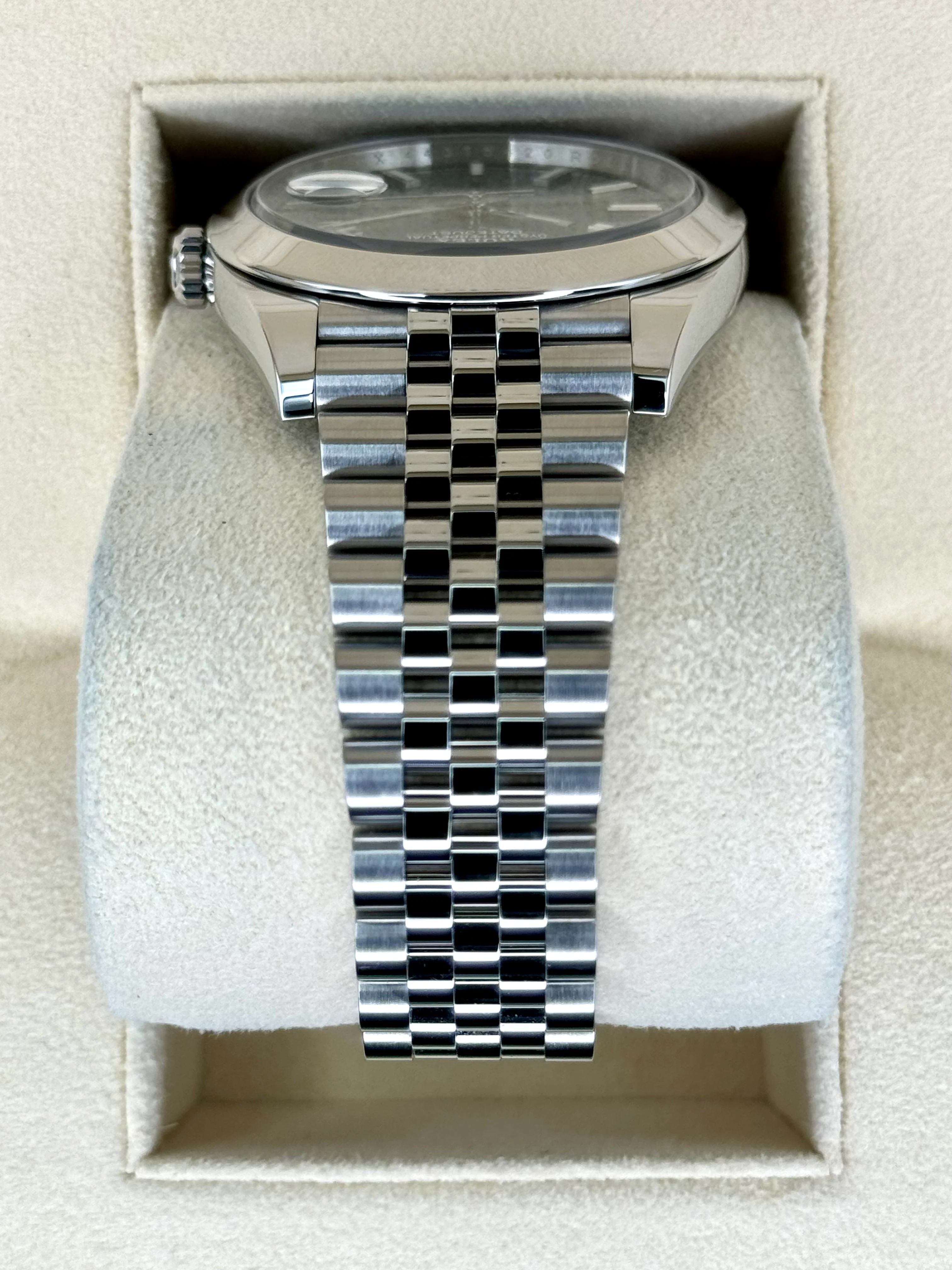 2024 Rolex Datejust 41mm 126300 Jubilee Green Dial - Image 4