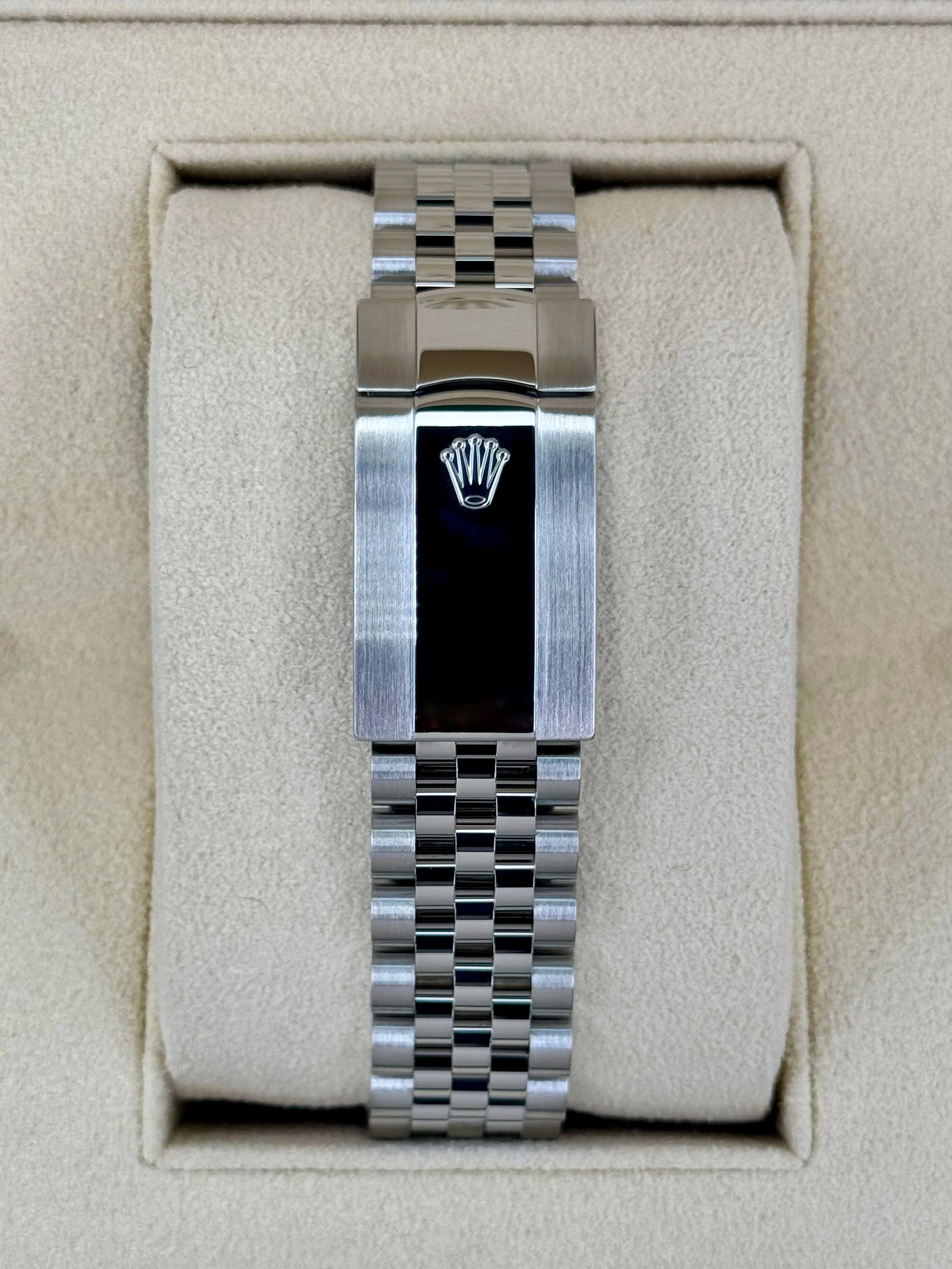 2024 Rolex Datejust 41mm 126334 Jubilee Wimbledon Dial - Image 2
