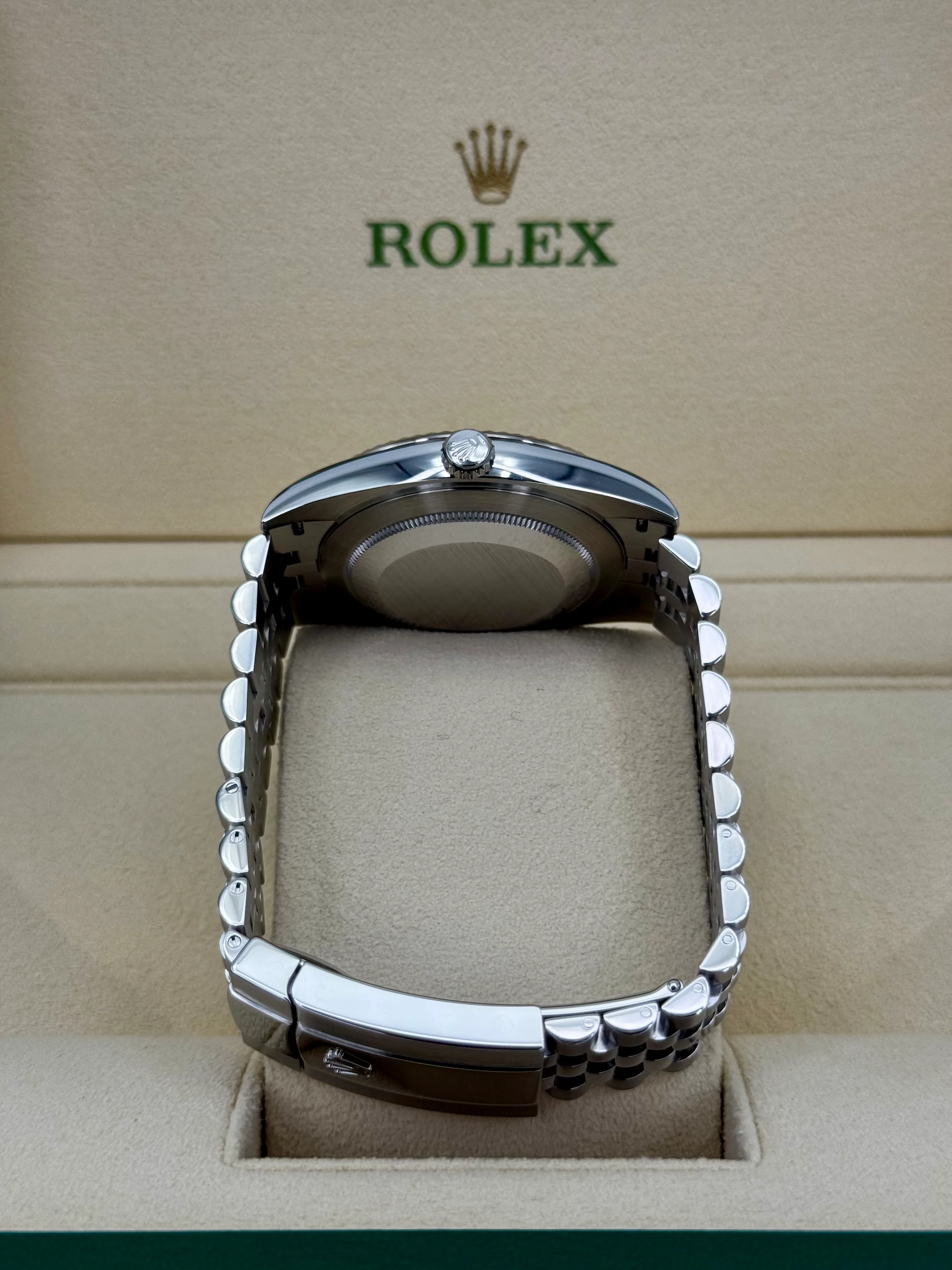 2024 Rolex Datejust 41mm 126334 Jubilee Wimbledon Dial - Image 9