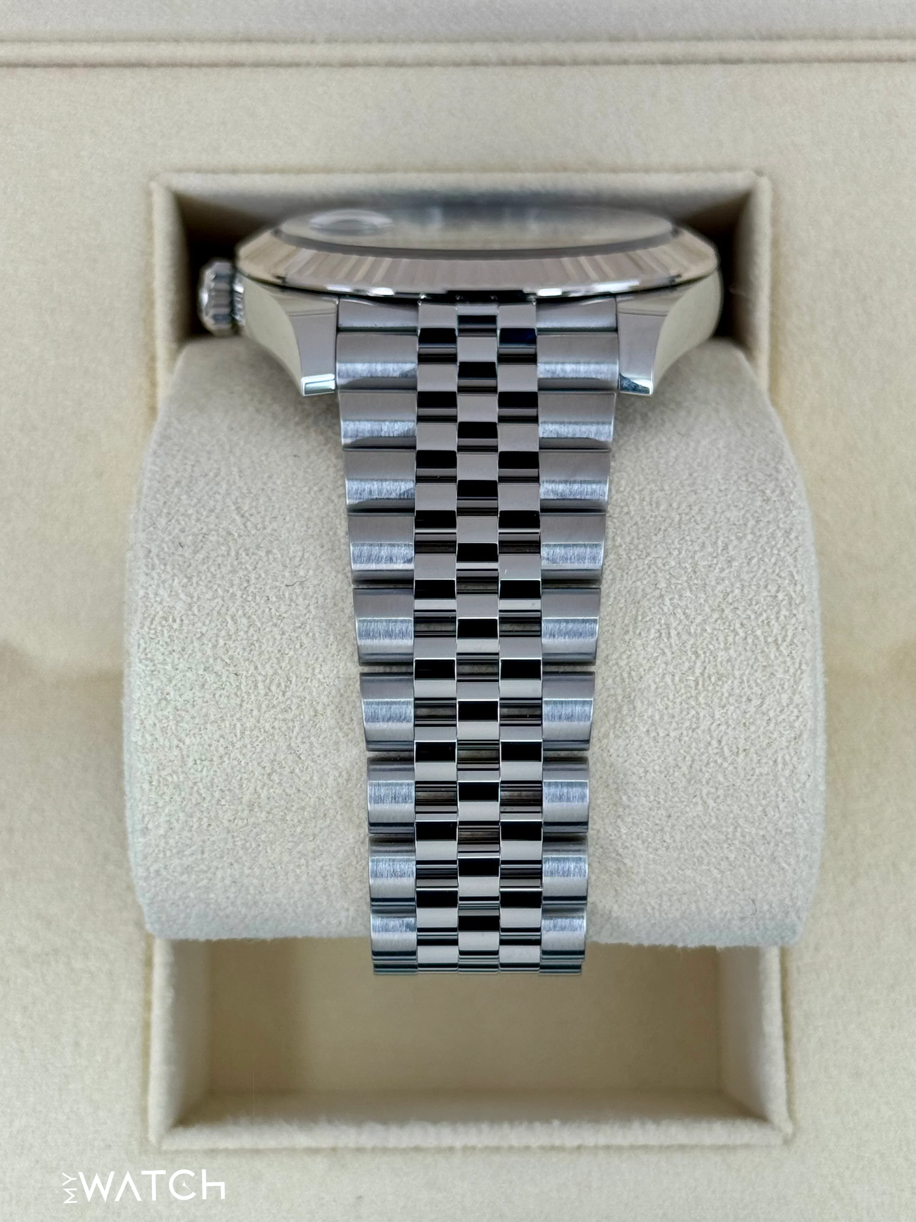2024 Rolex Datejust 41mm 126334 Stainless Steel Jubilee Blue Dial - Image 4