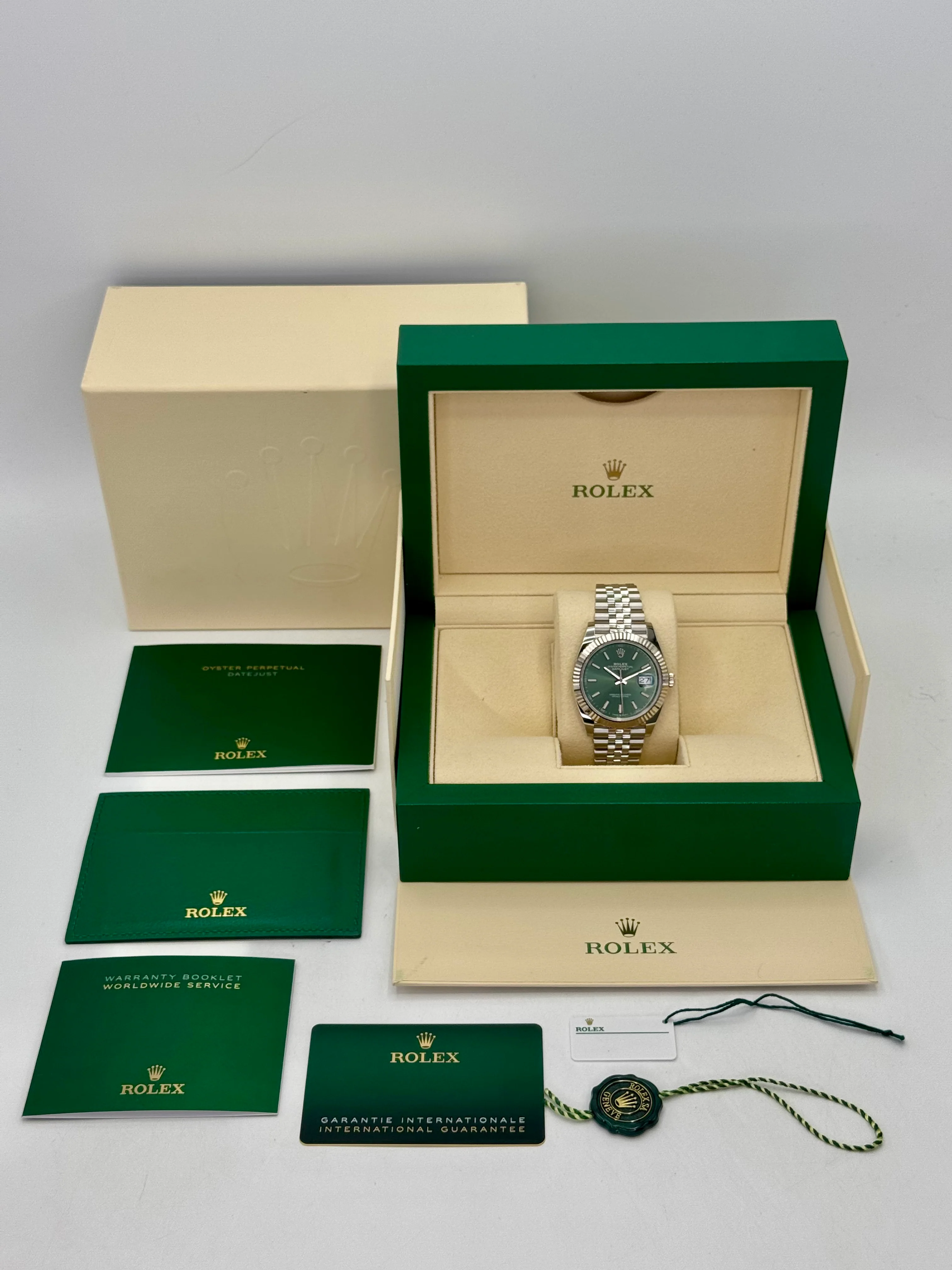 2024 Rolex Datejust 41mm 126334 Stainless Steel Jubilee Mint Green Dial - Image 10