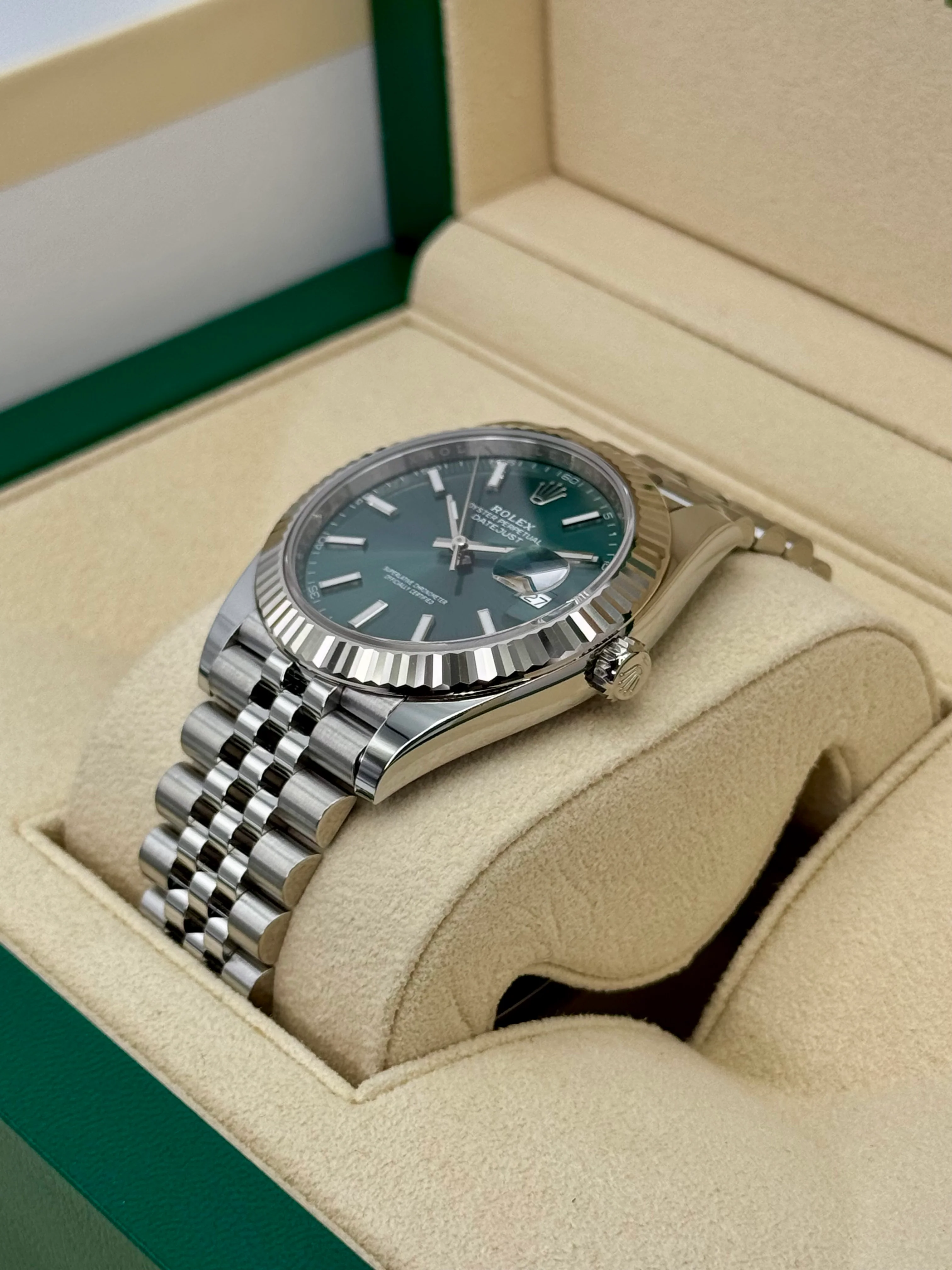 2024 Rolex Datejust 41mm 126334 Stainless Steel Jubilee Mint Green Dial - Image 5