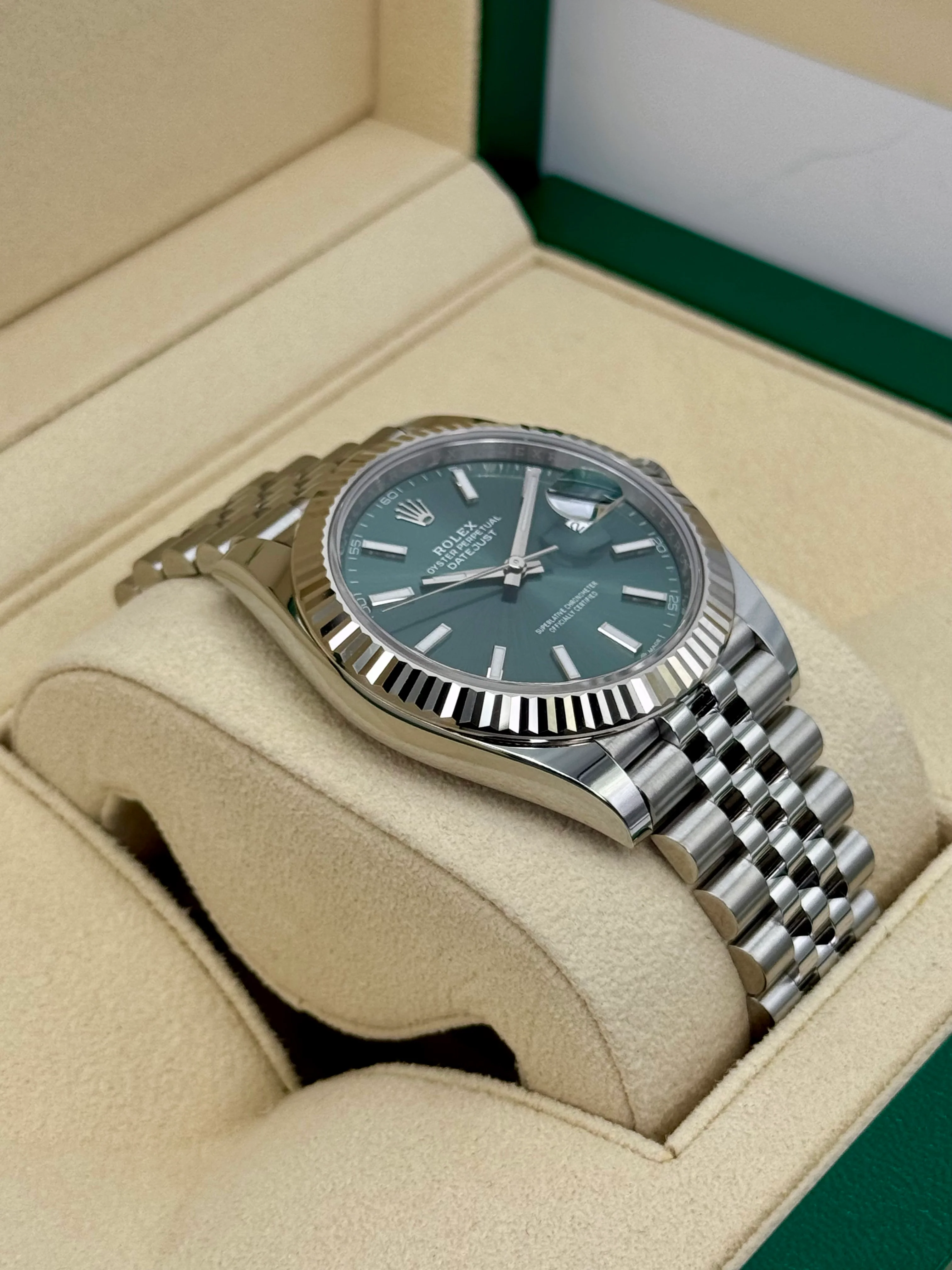 2024 Rolex Datejust 41mm 126334 Stainless Steel Jubilee Mint Green Dial - Image 6