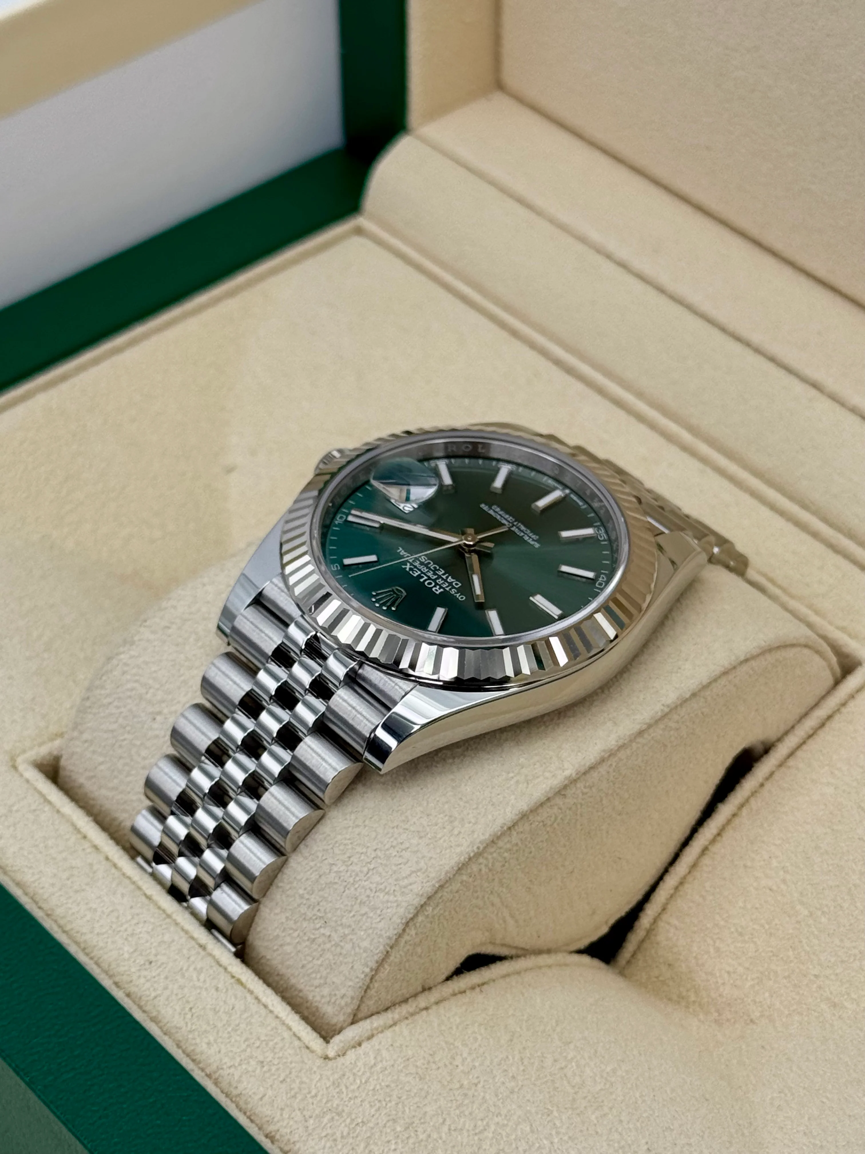 2024 Rolex Datejust 41mm 126334 Stainless Steel Jubilee Mint Green Dial - Image 7