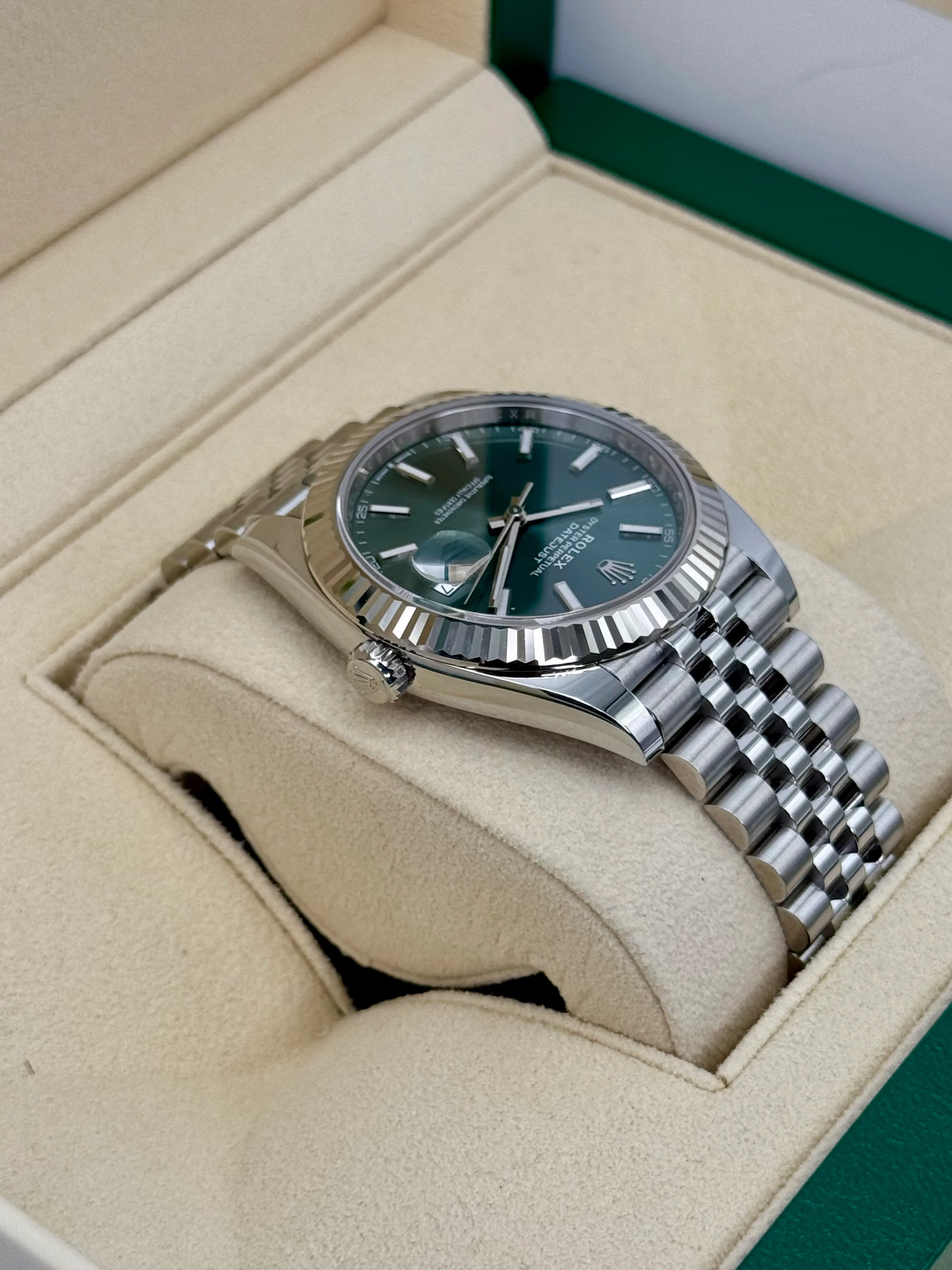 2024 Rolex Datejust 41mm 126334 Stainless Steel Jubilee Mint Green Dial - Image 8