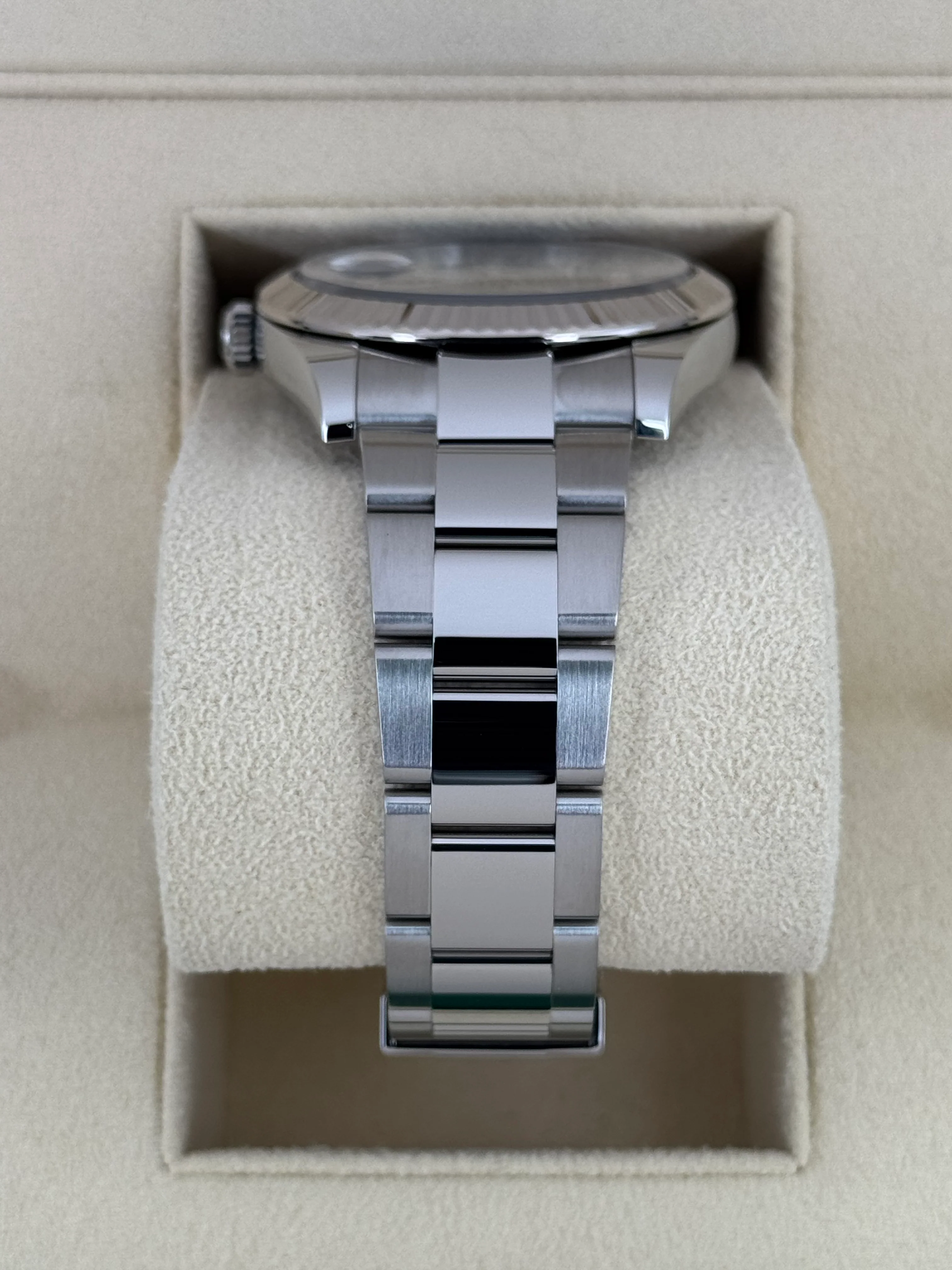 2024 Rolex Datejust 41mm 126334 Stainless Steel Oyster Blue Diamond Dial - Image 4