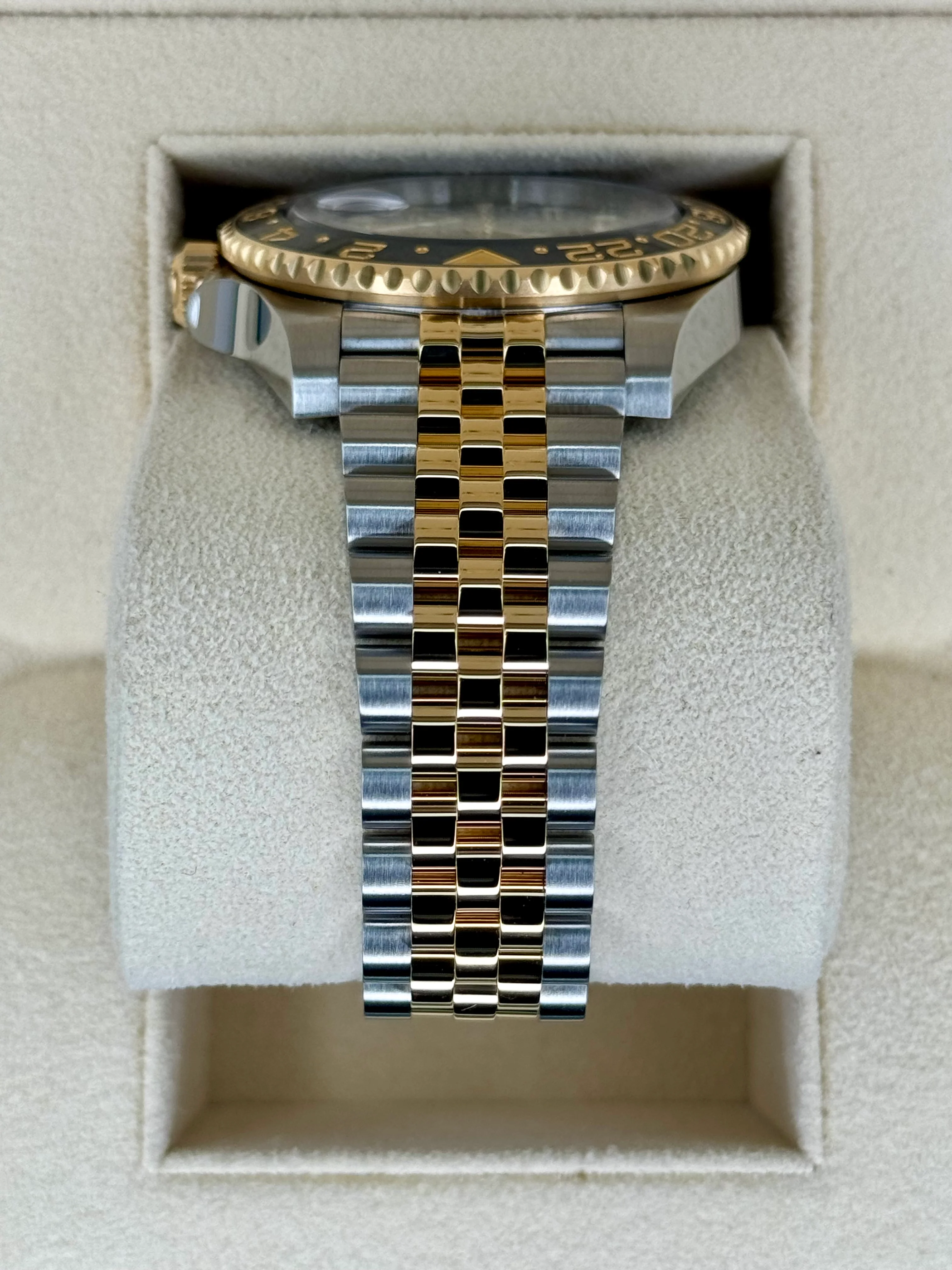 2024 Rolex GMT-Master II 40mm 126713GRNR Two-Tone Jubilee Black Dial - Image 4