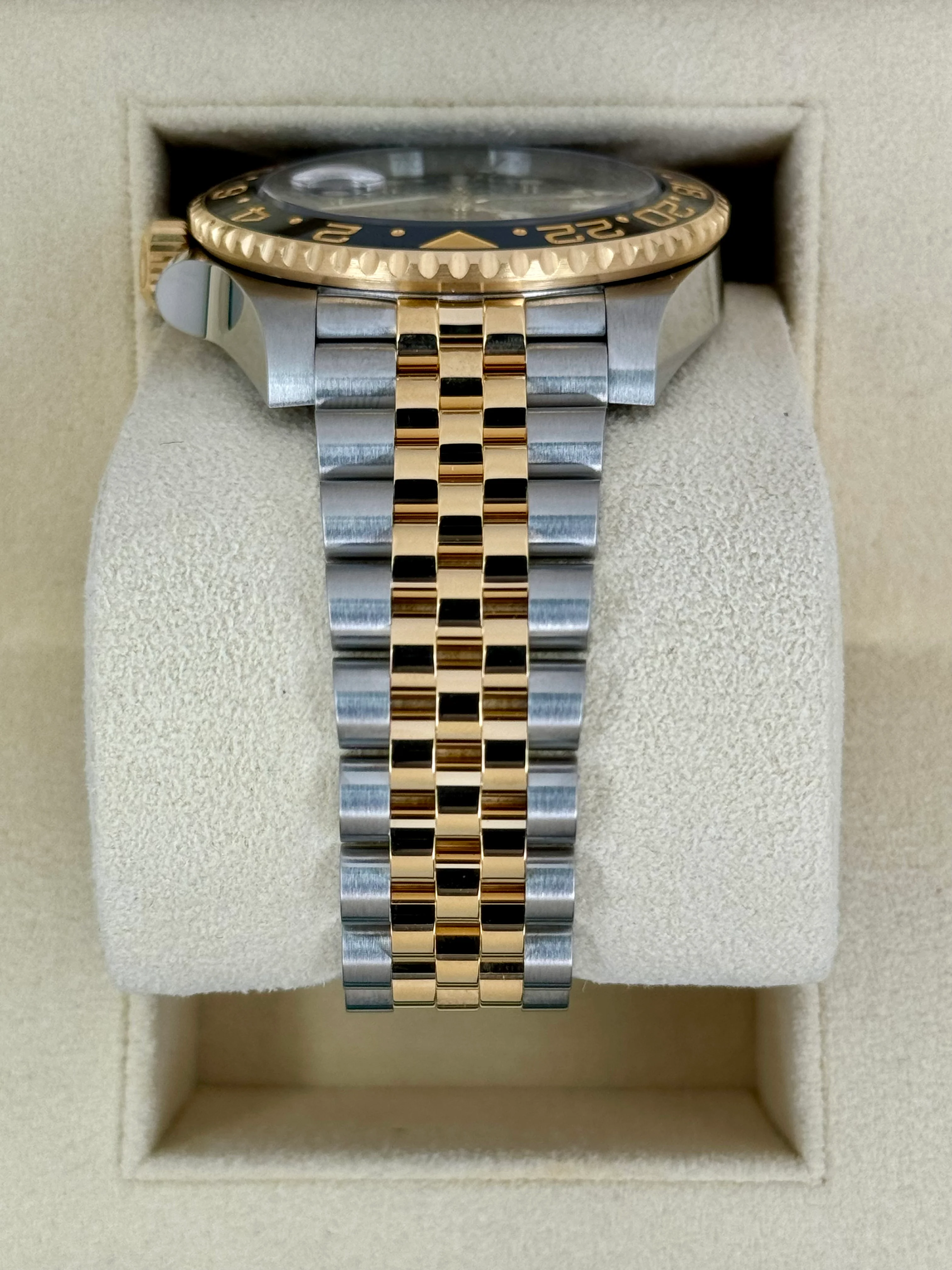 2024 Rolex GMT-Master II 40mm 126713GRNR Two-Tone Jubilee Black Dial - Image 4