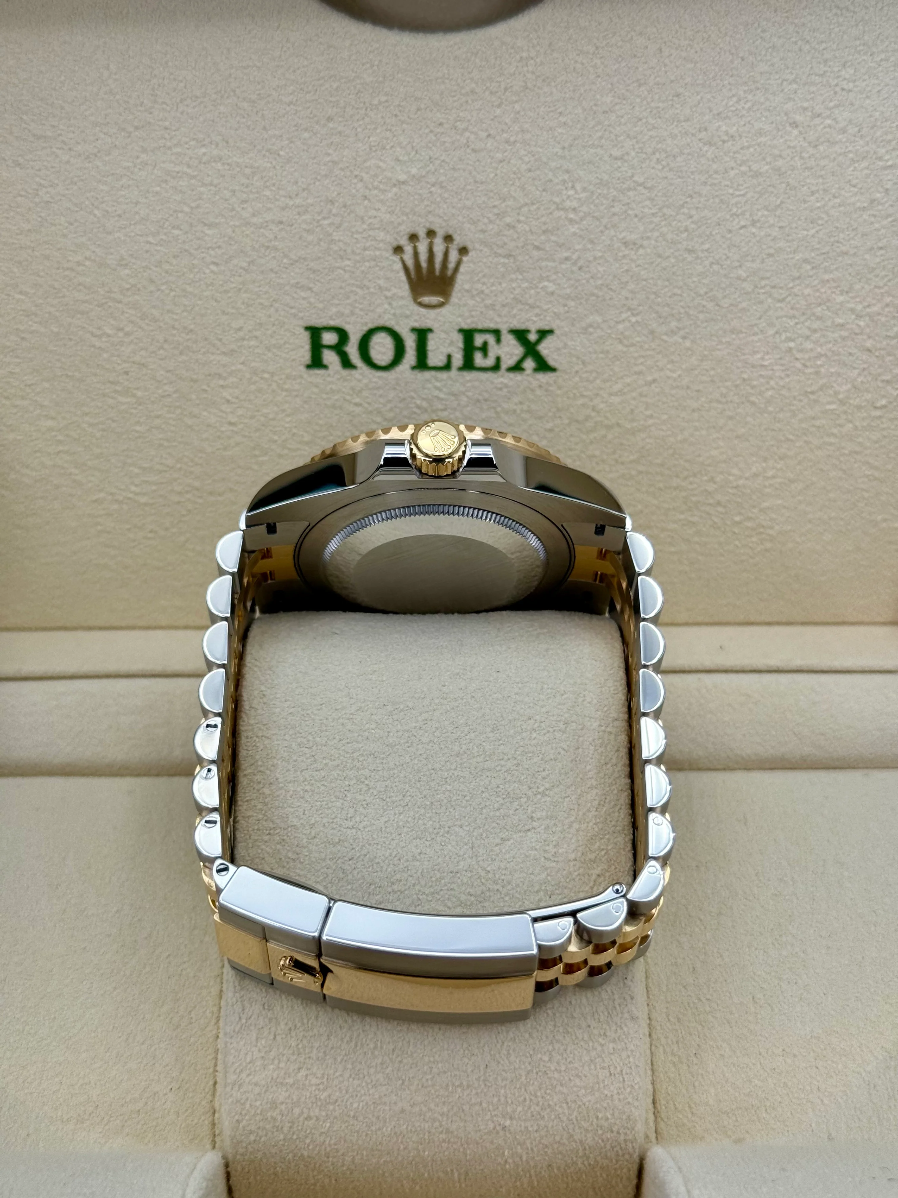 2024 Rolex GMT-Master II 40mm 126713GRNR Two-Tone Jubilee Black Dial - Image 9