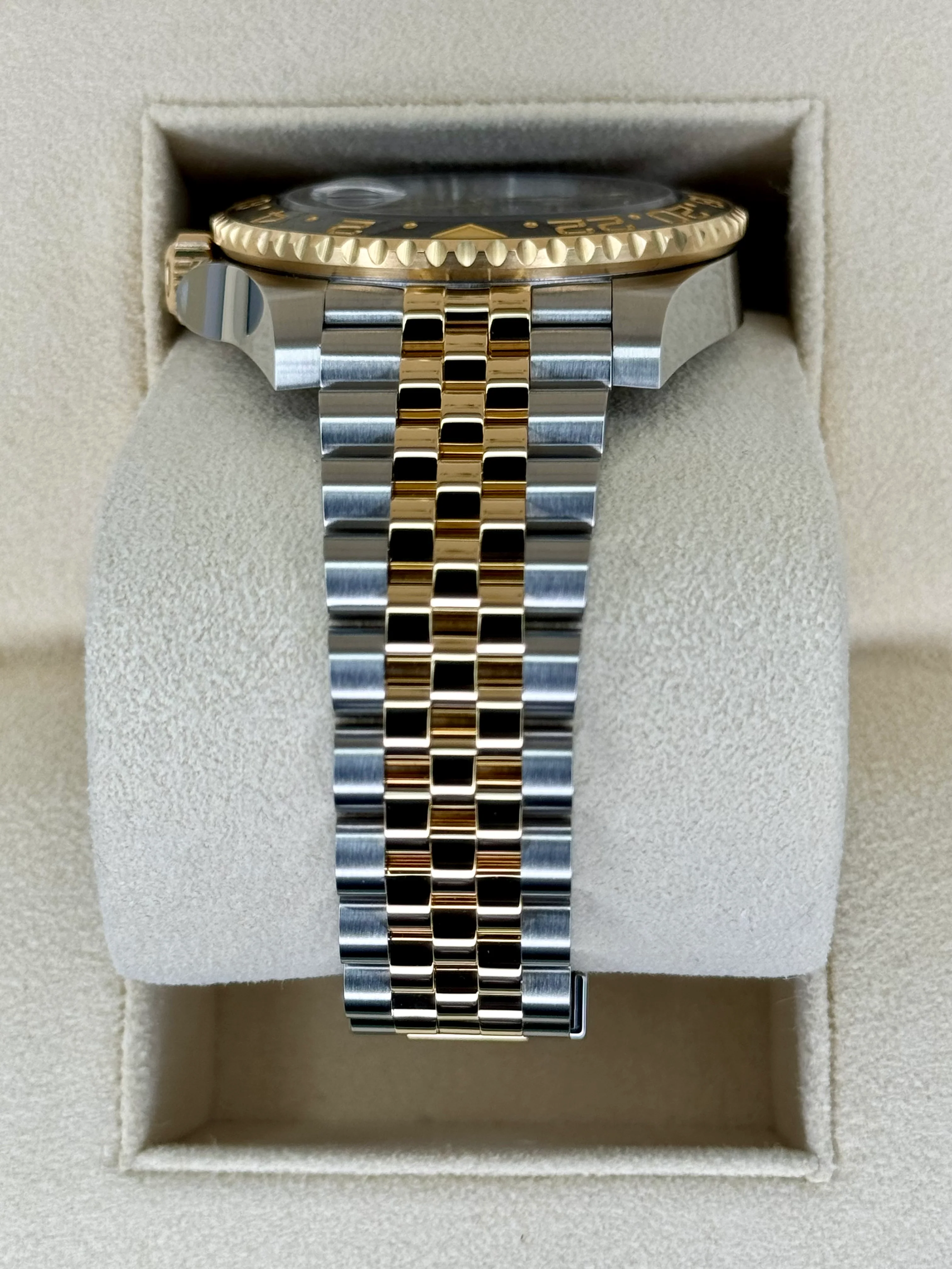 2024 Rolex GMT-Master II 40mm 126713GRNR Two-Tone Jubilee Black Dial - Image 4