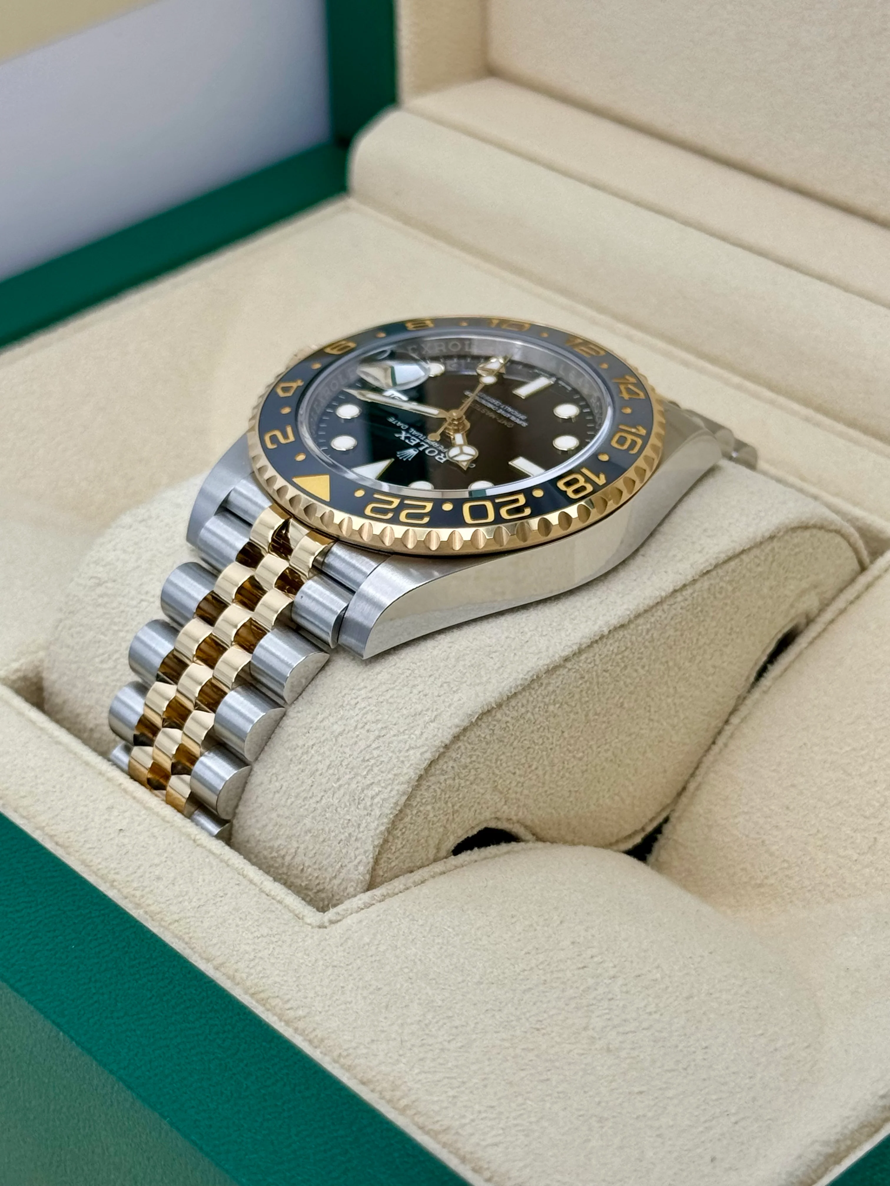 2024 Rolex GMT-Master II 40mm 126713GRNR Two-Tone Jubilee Black Dial - Image 7
