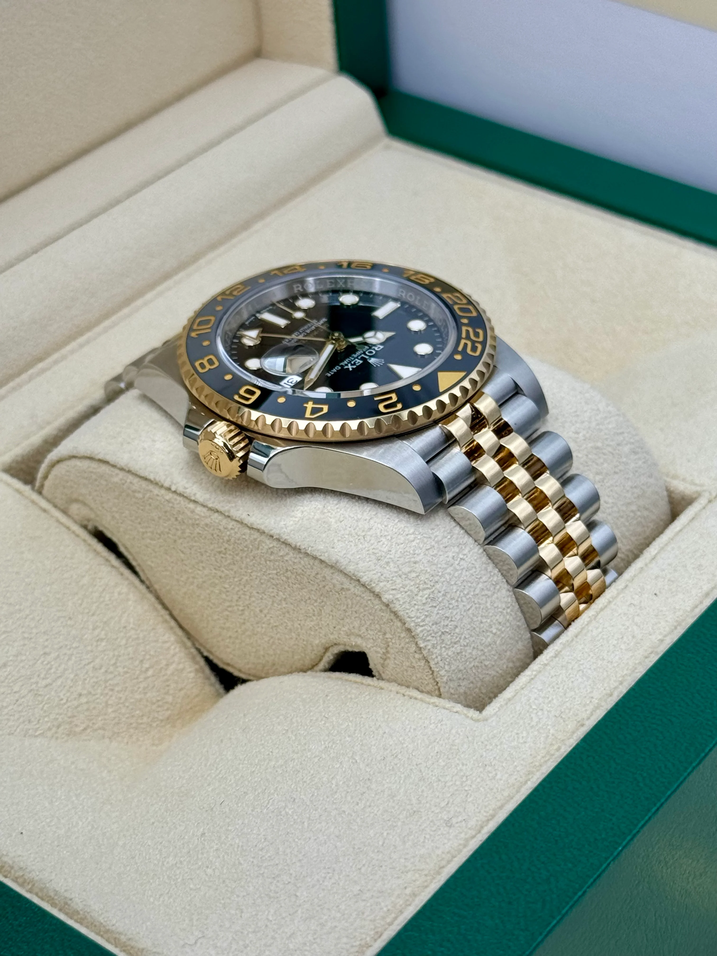 2024 Rolex GMT-Master II 40mm 126713GRNR Two-Tone Jubilee Black Dial - Image 8