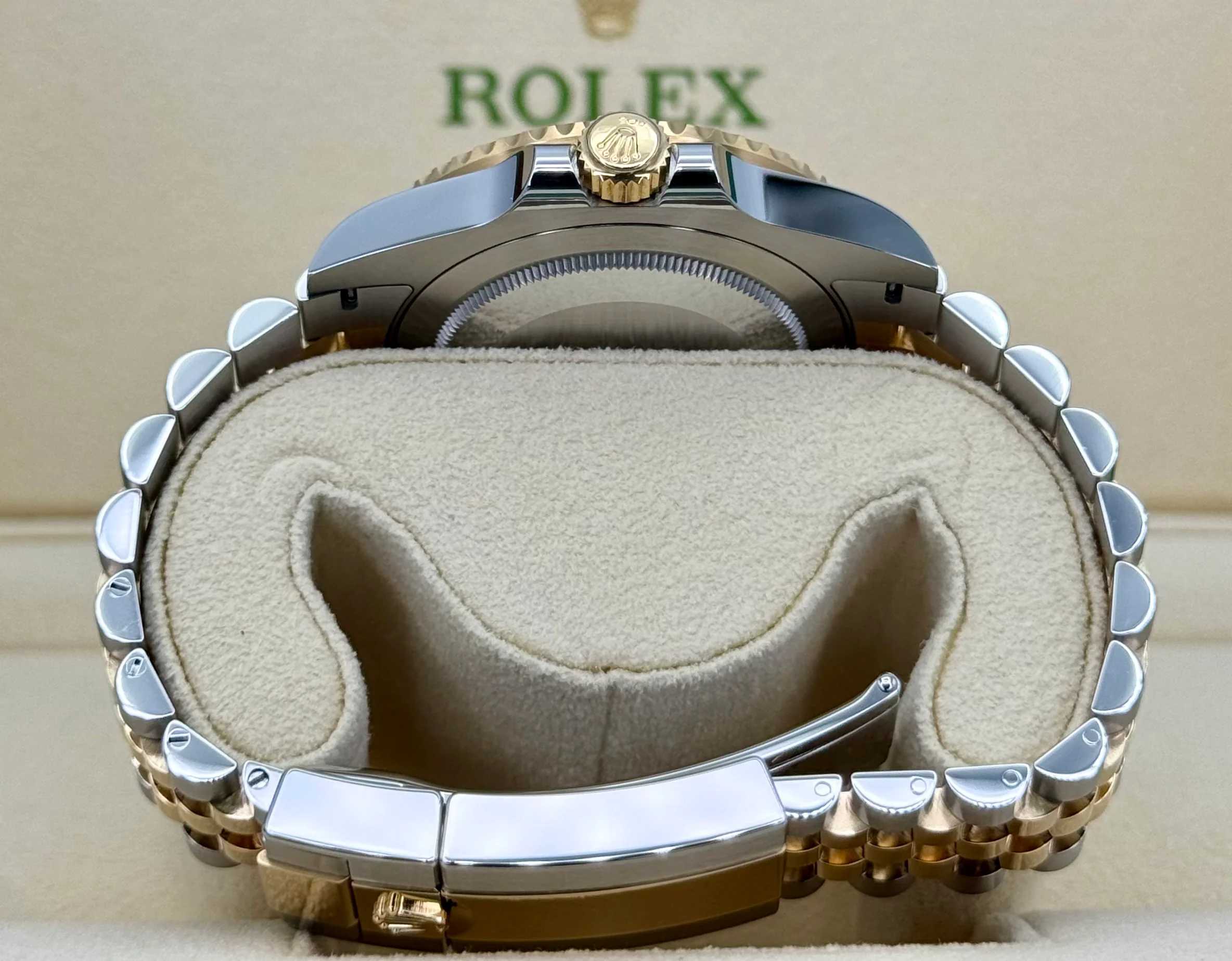 2024 Rolex GMT-Master II 40mm 126713GRNR Two-Tone Jubilee Black Dial - Image 9