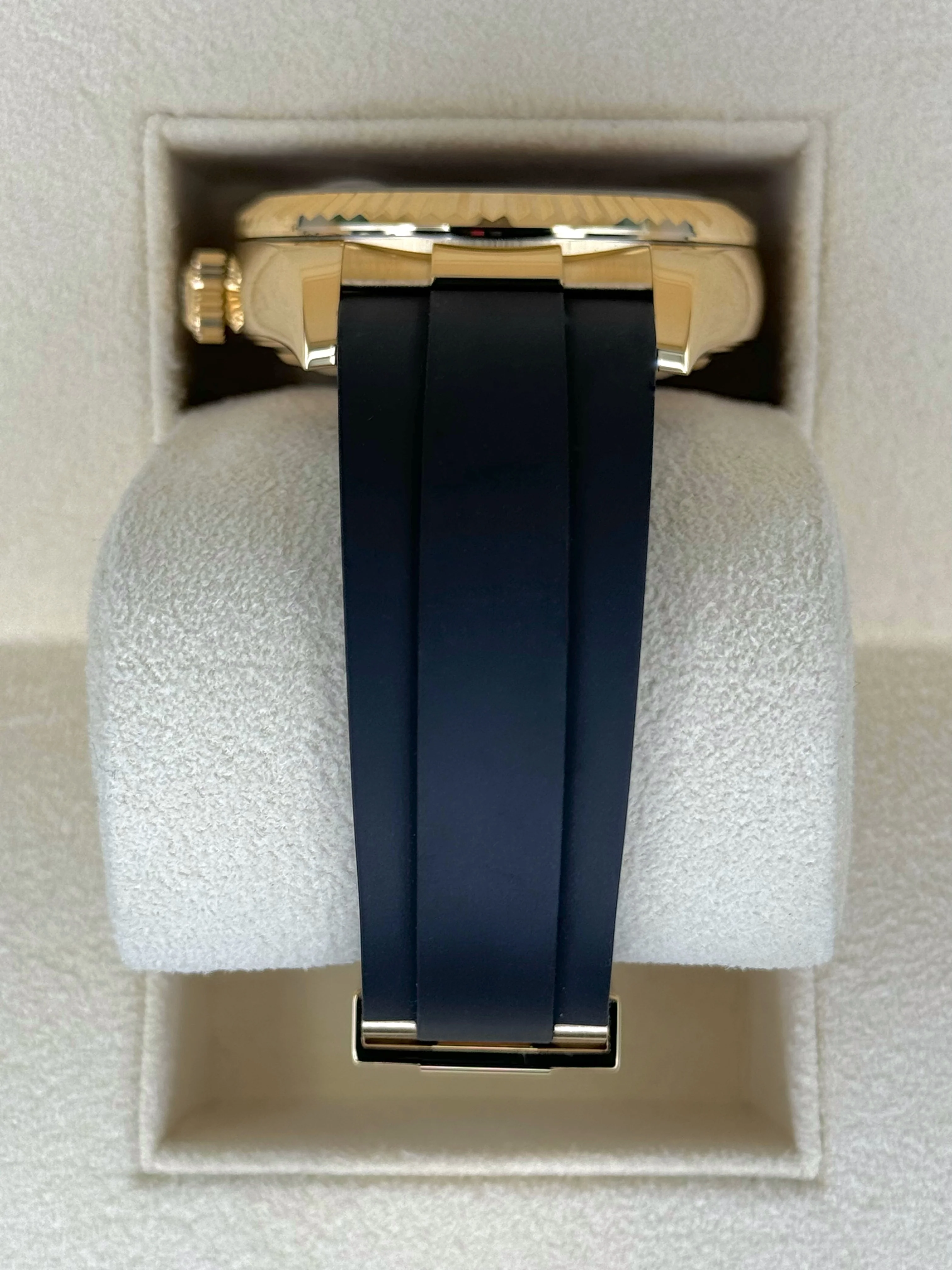 2024 Rolex Sky-Dweller 42mm 336238 Yellow Gold Oysterflex Champagne Dial - Image 4