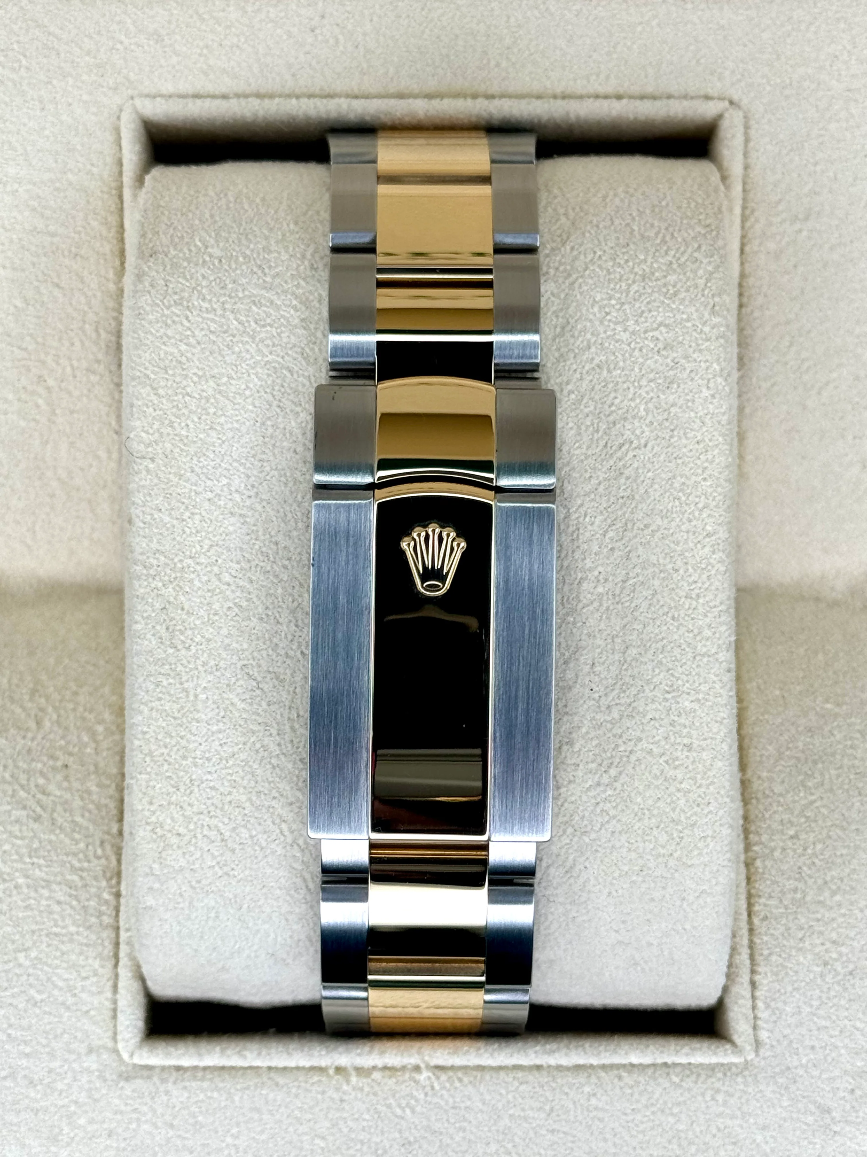 2024 Rolex Sky-Dweller 42mm 336933 Oyster Champagne Dial - Image 2