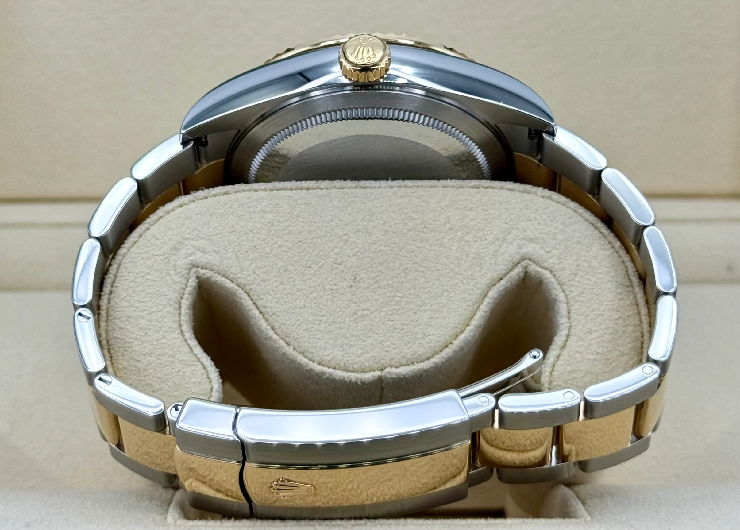 2024 Rolex Sky-Dweller 42mm 336933 Oyster Champagne Dial - Image 9