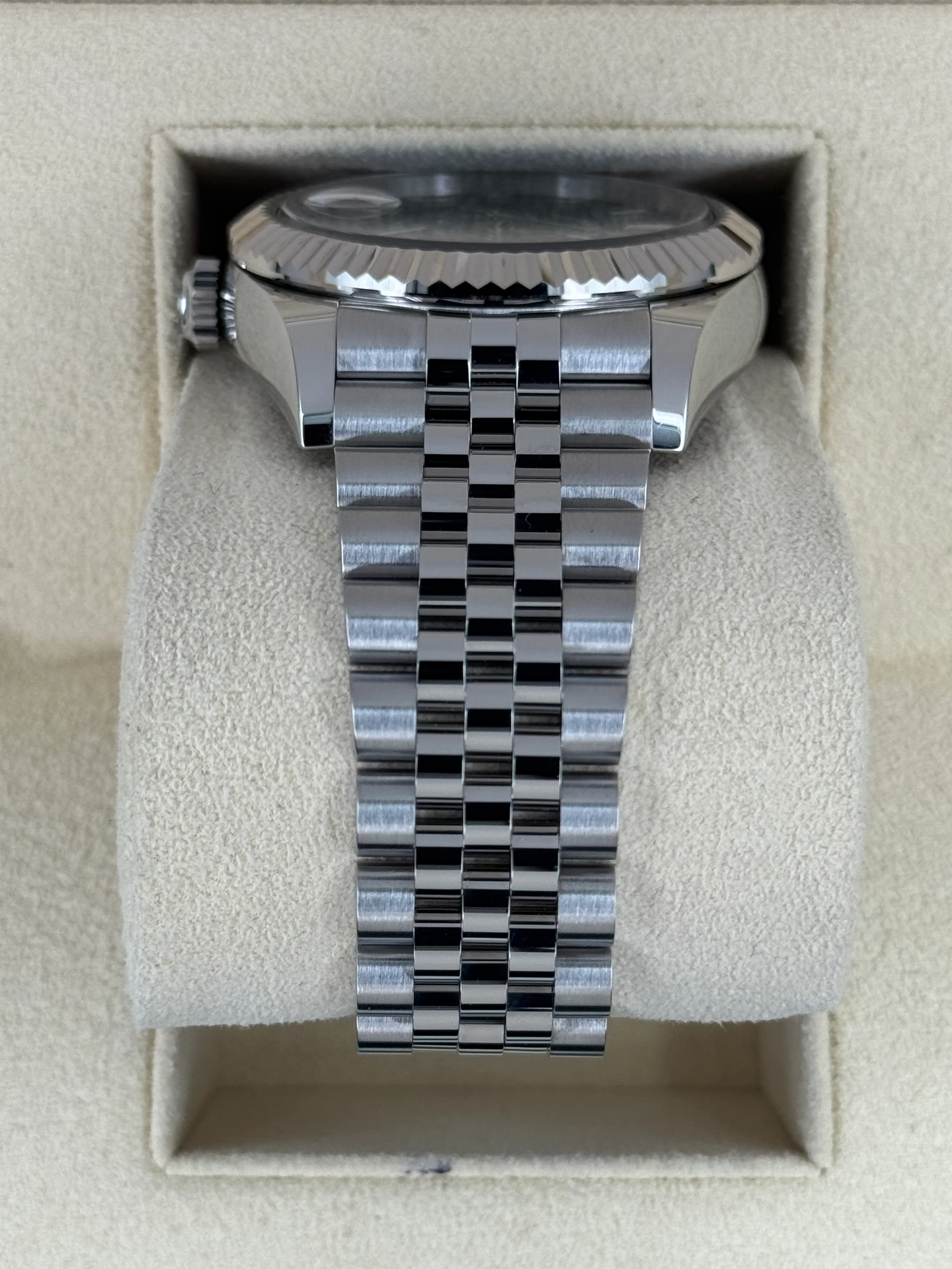 2024 Rolex Sky-Dweller 42mm 336934 Jubilee Green Dial - Image 4