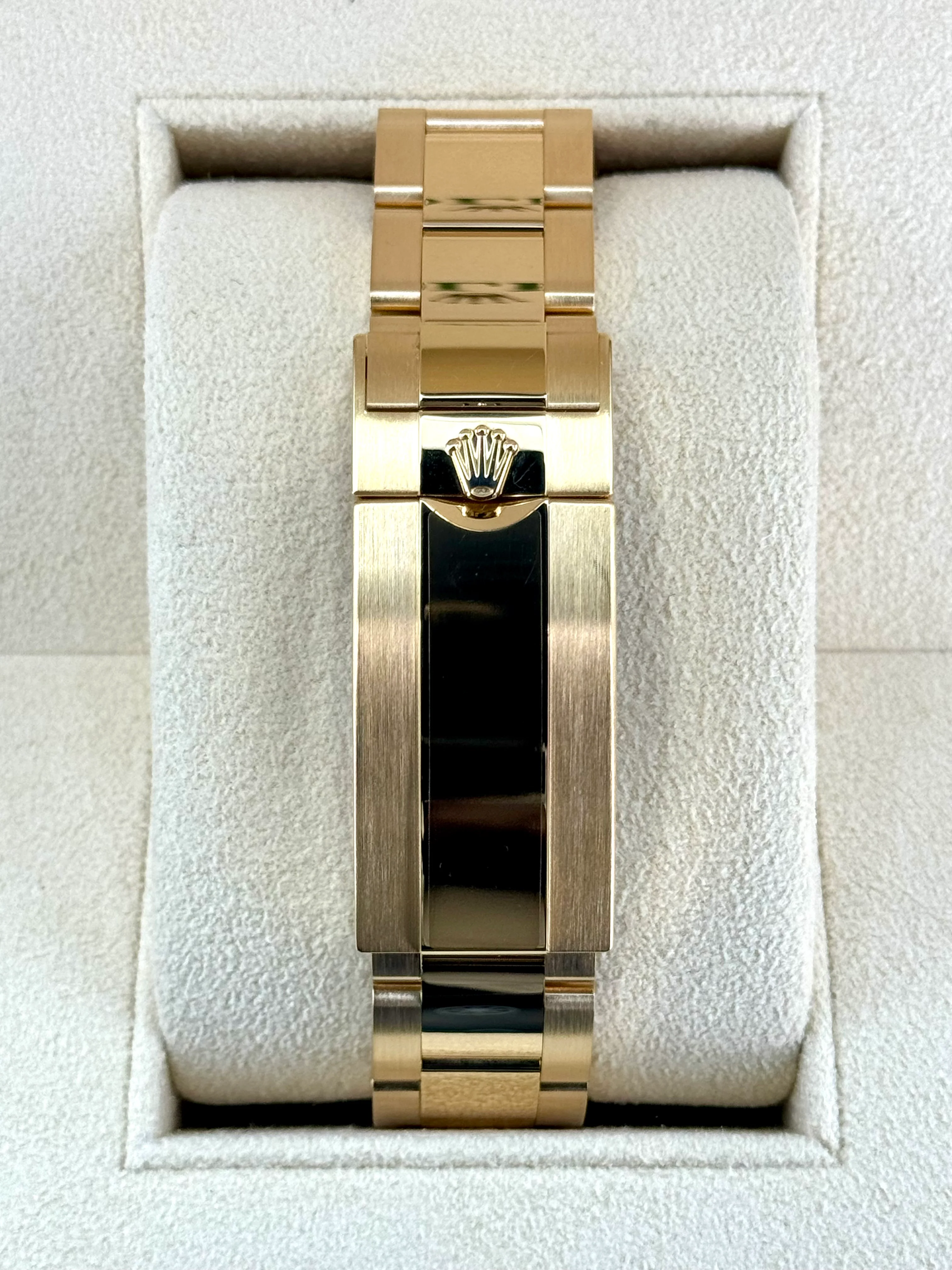 2024 Rolex Submariner "Bluesy" 41mm 126618LB Yellow Gold Blue Dial - Image 2