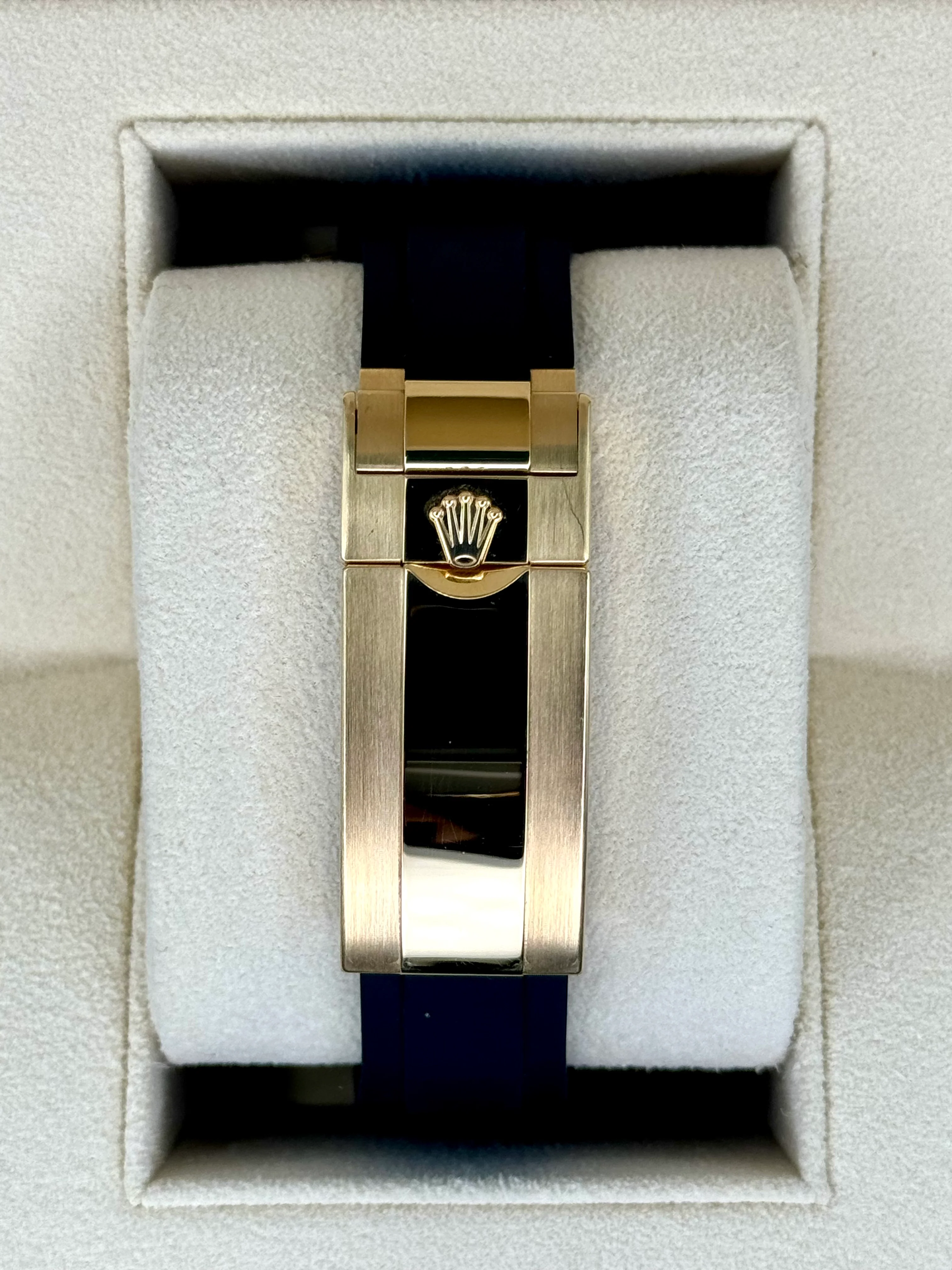 2024 Rolex Yacht-Master 42mm 226658 Gold Oysterflex Black Dial - Image 2