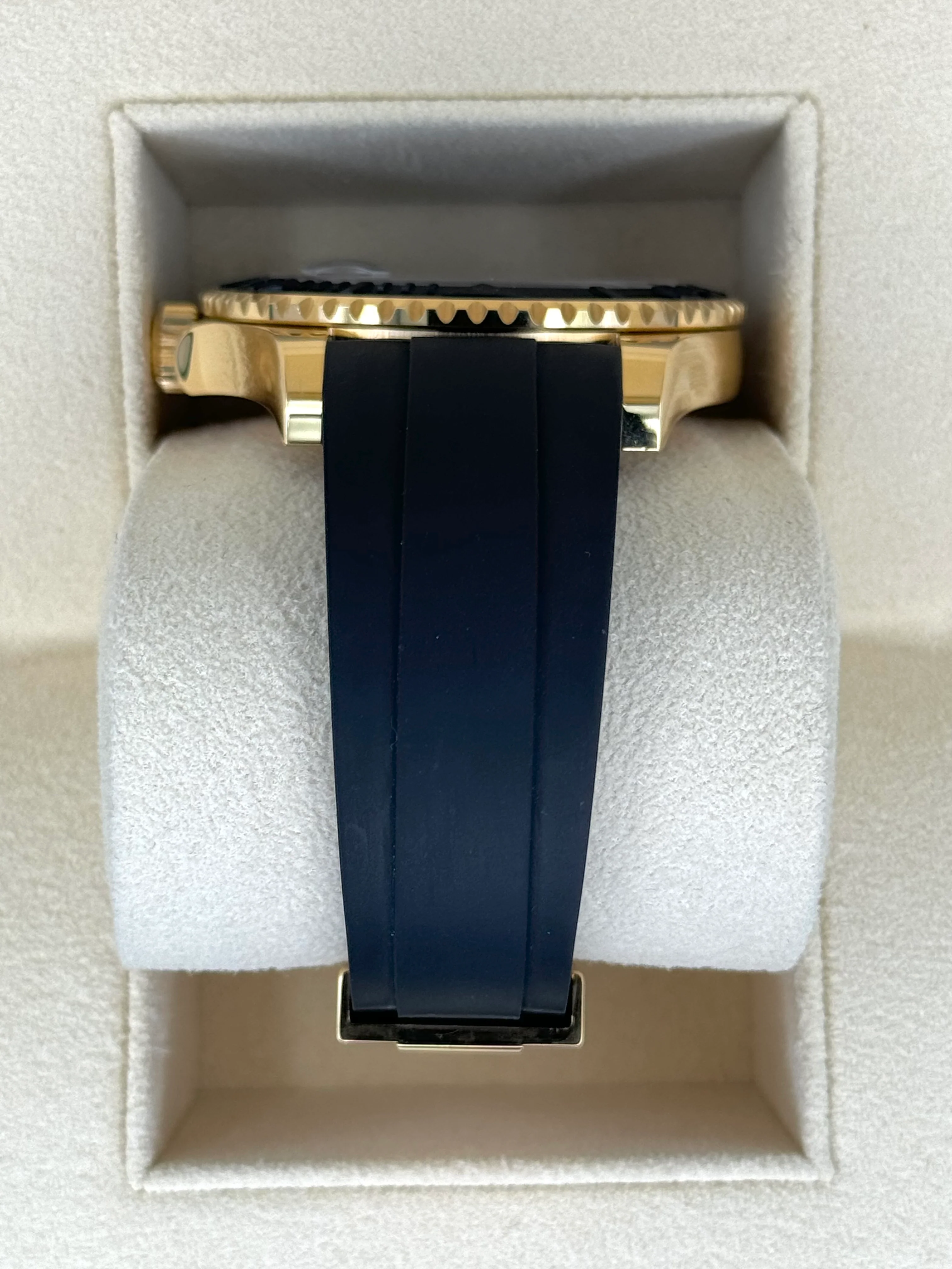 2024 Rolex Yacht-Master 42mm 226658 Gold Oysterflex Black Dial - Image 4