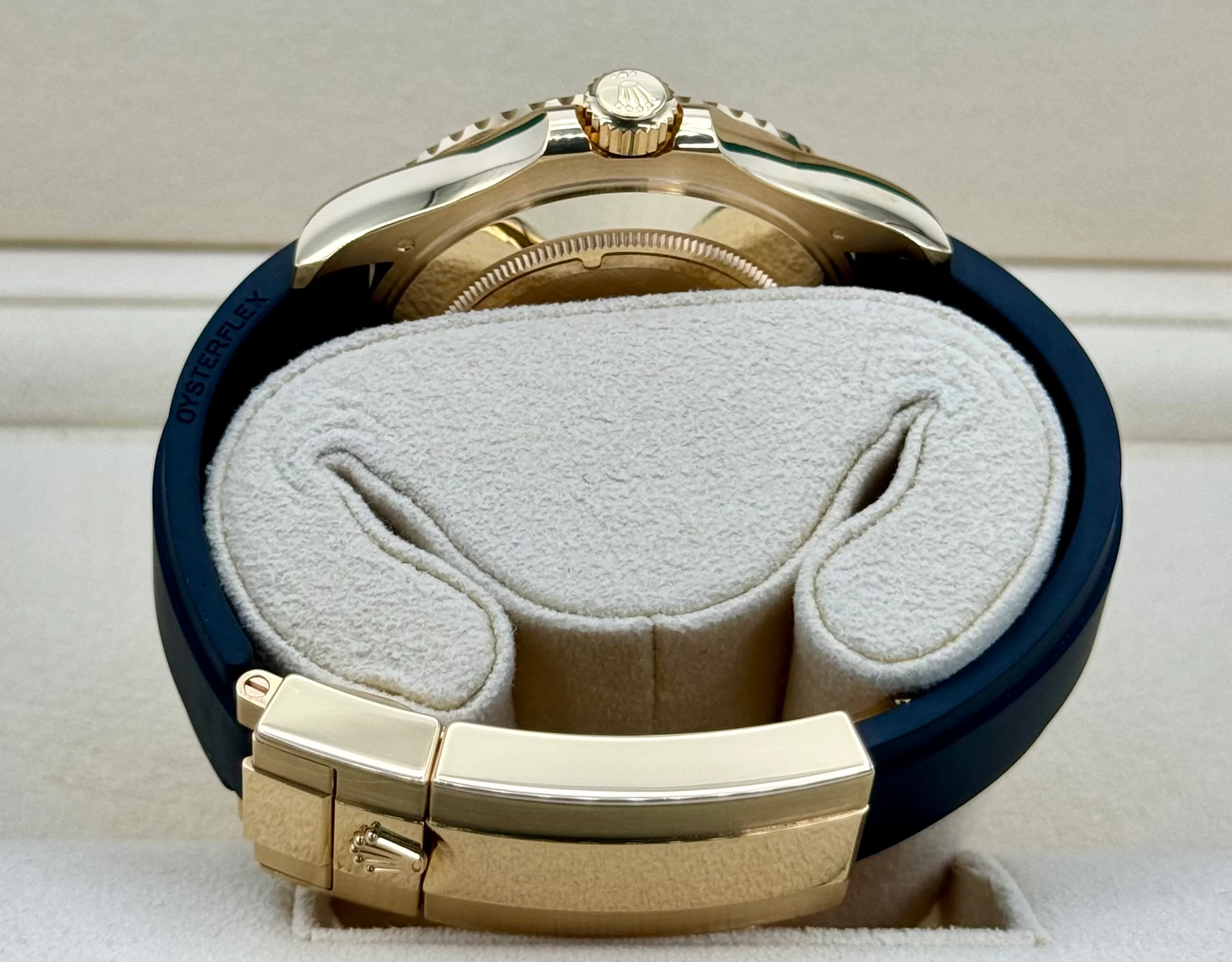 2024 Rolex Yacht-Master 42mm 226658 Gold Oysterflex Black Dial - Image 9