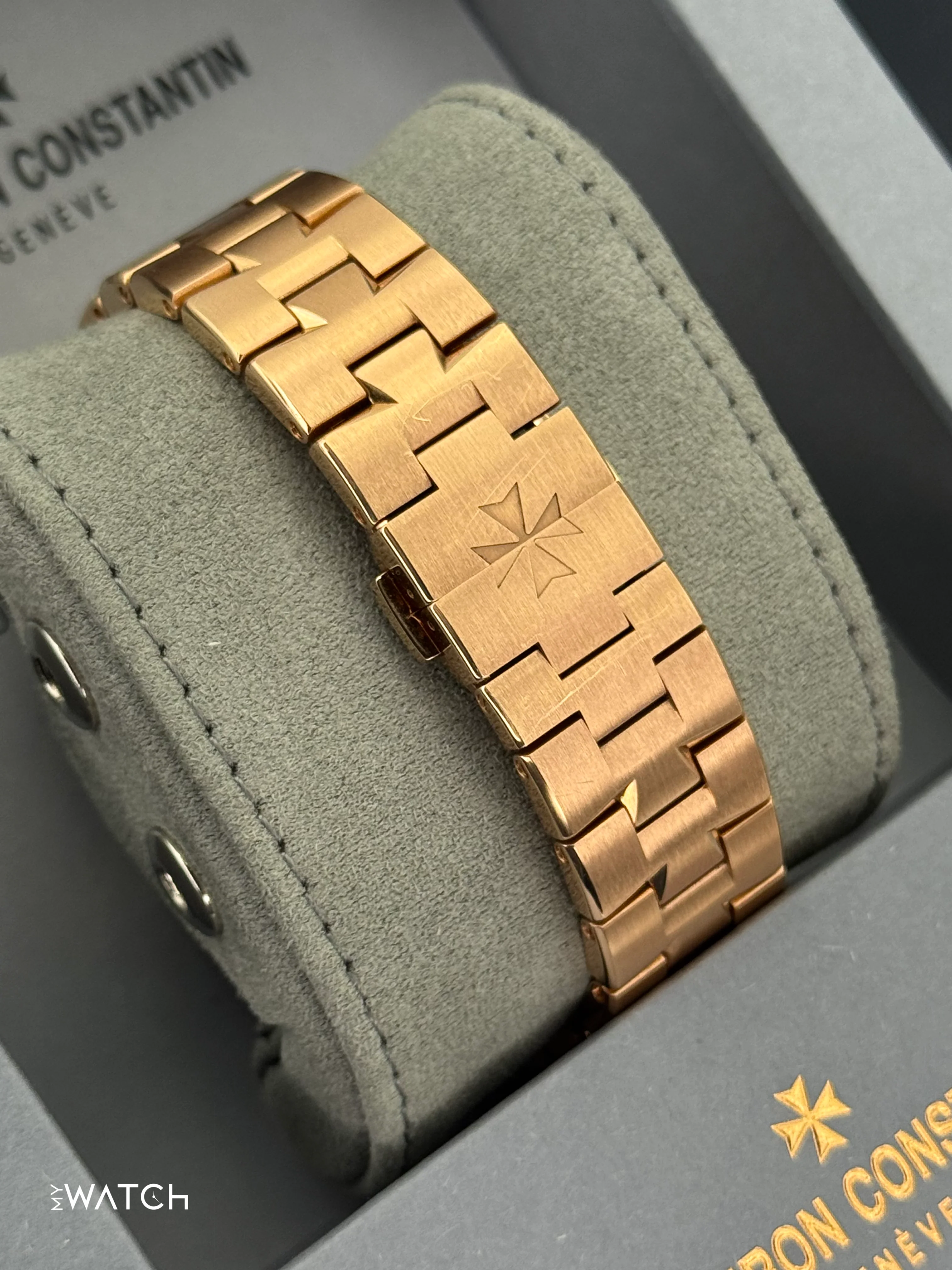 2024 Vacheron Constantin Overseas 41mm 4520V 18kt Pink Gold Blue Dial - Image 2
