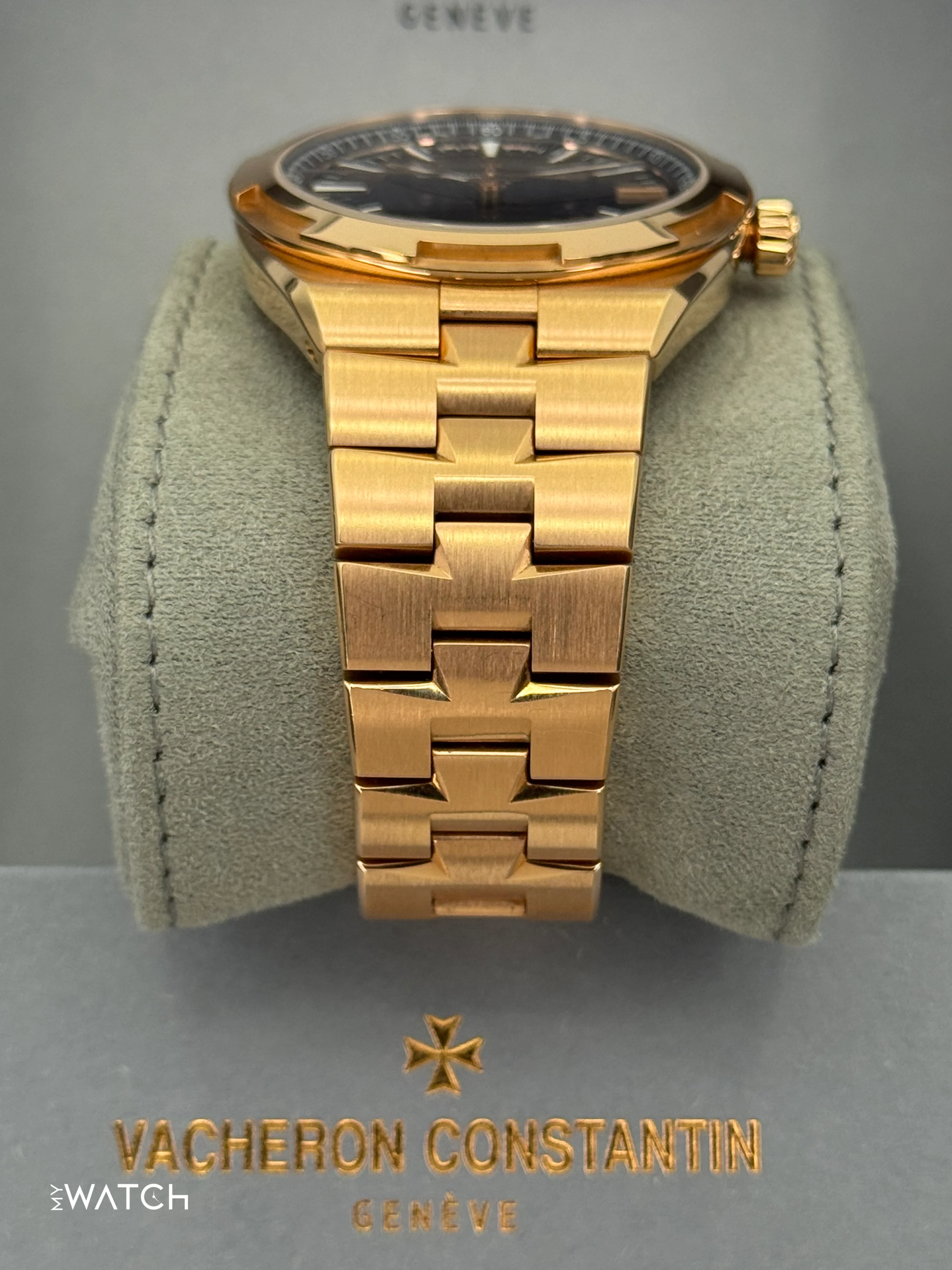 2024 Vacheron Constantin Overseas 41mm 4520V 18kt Pink Gold Blue Dial - Image 3