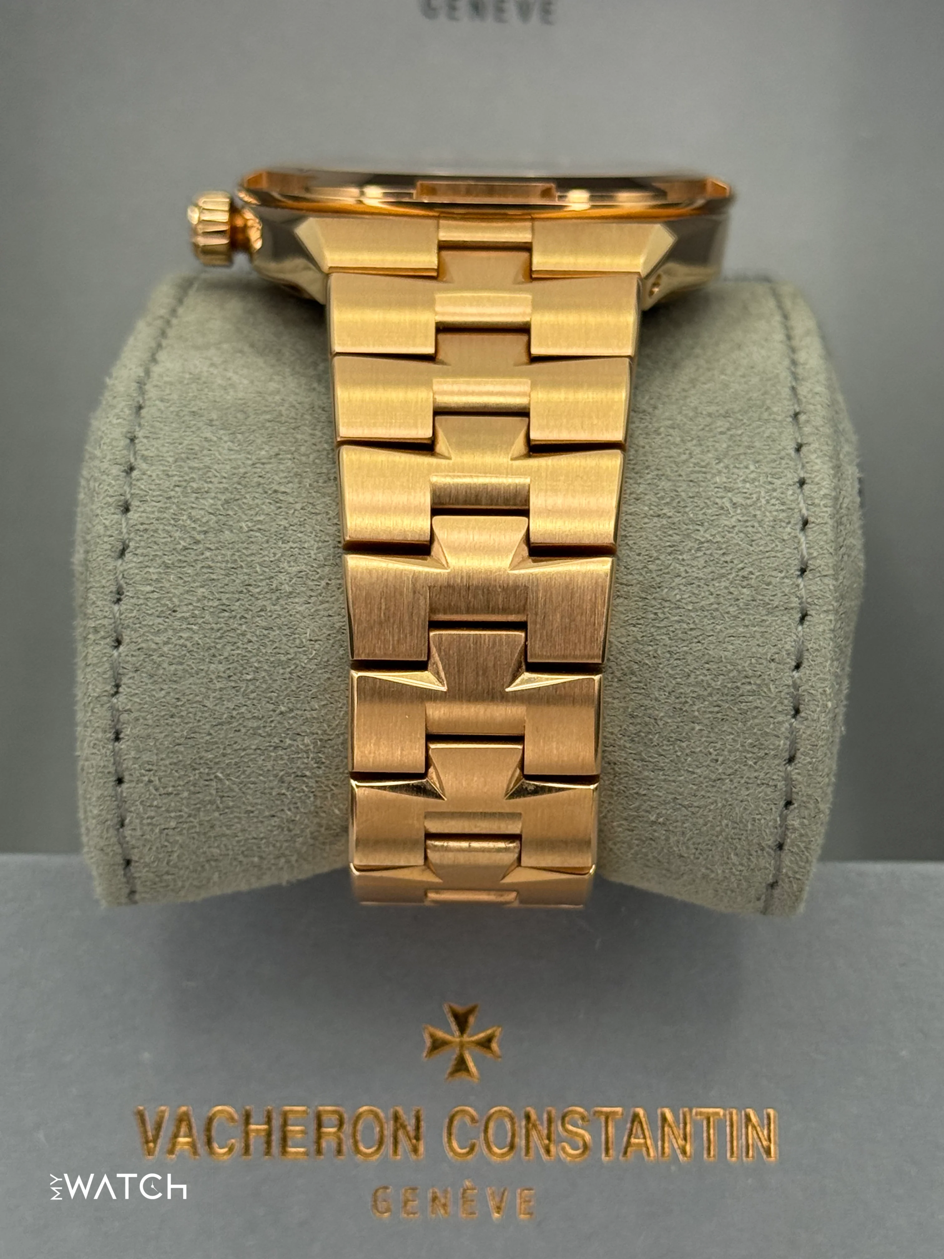 2024 Vacheron Constantin Overseas 41mm 4520V 18kt Pink Gold Blue Dial - Image 4