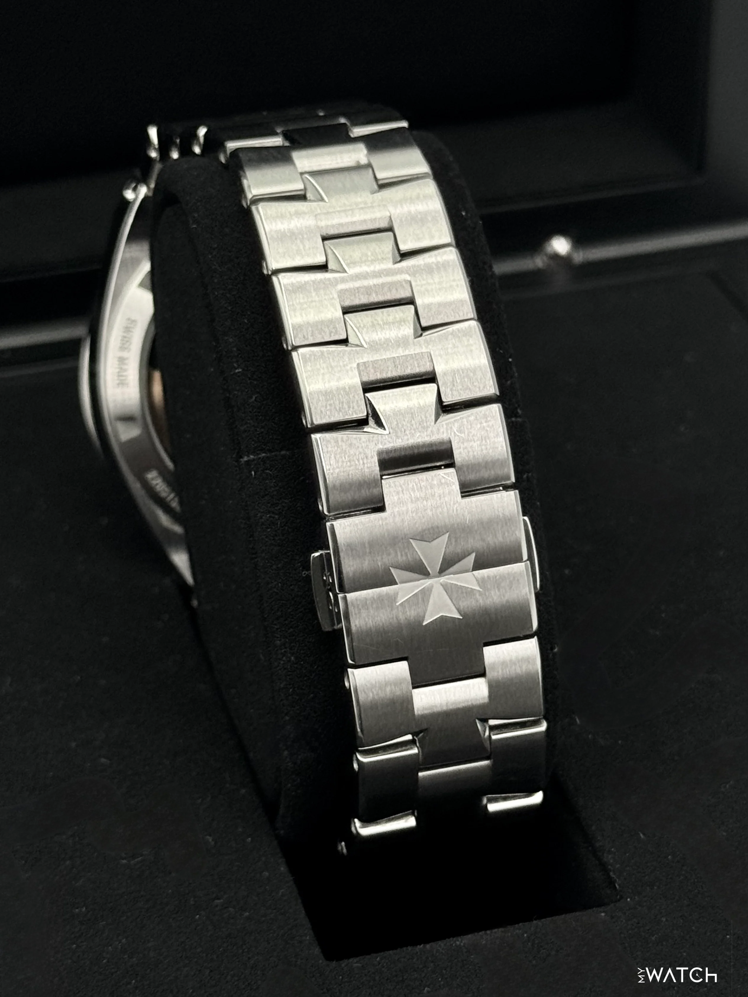 2024 Vacheron Constantin Overseas 41mm 4520V Stainless Steel Silver Dial - Image 2