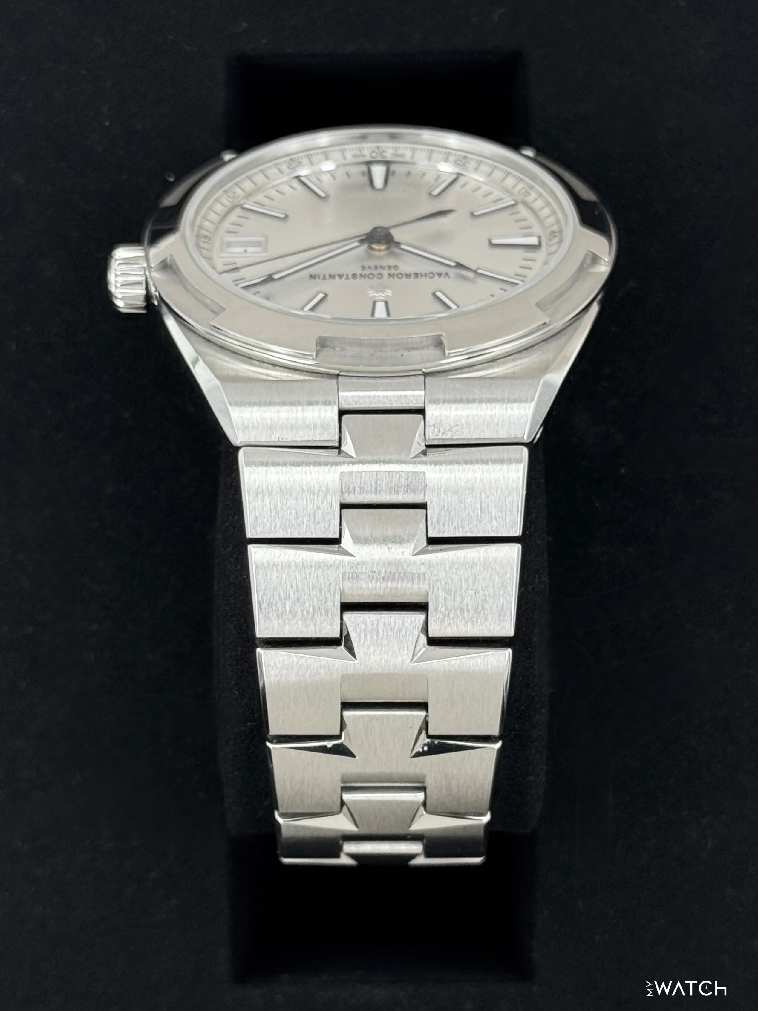 2024 Vacheron Constantin Overseas 41mm 4520V Stainless Steel Silver Dial - Image 4