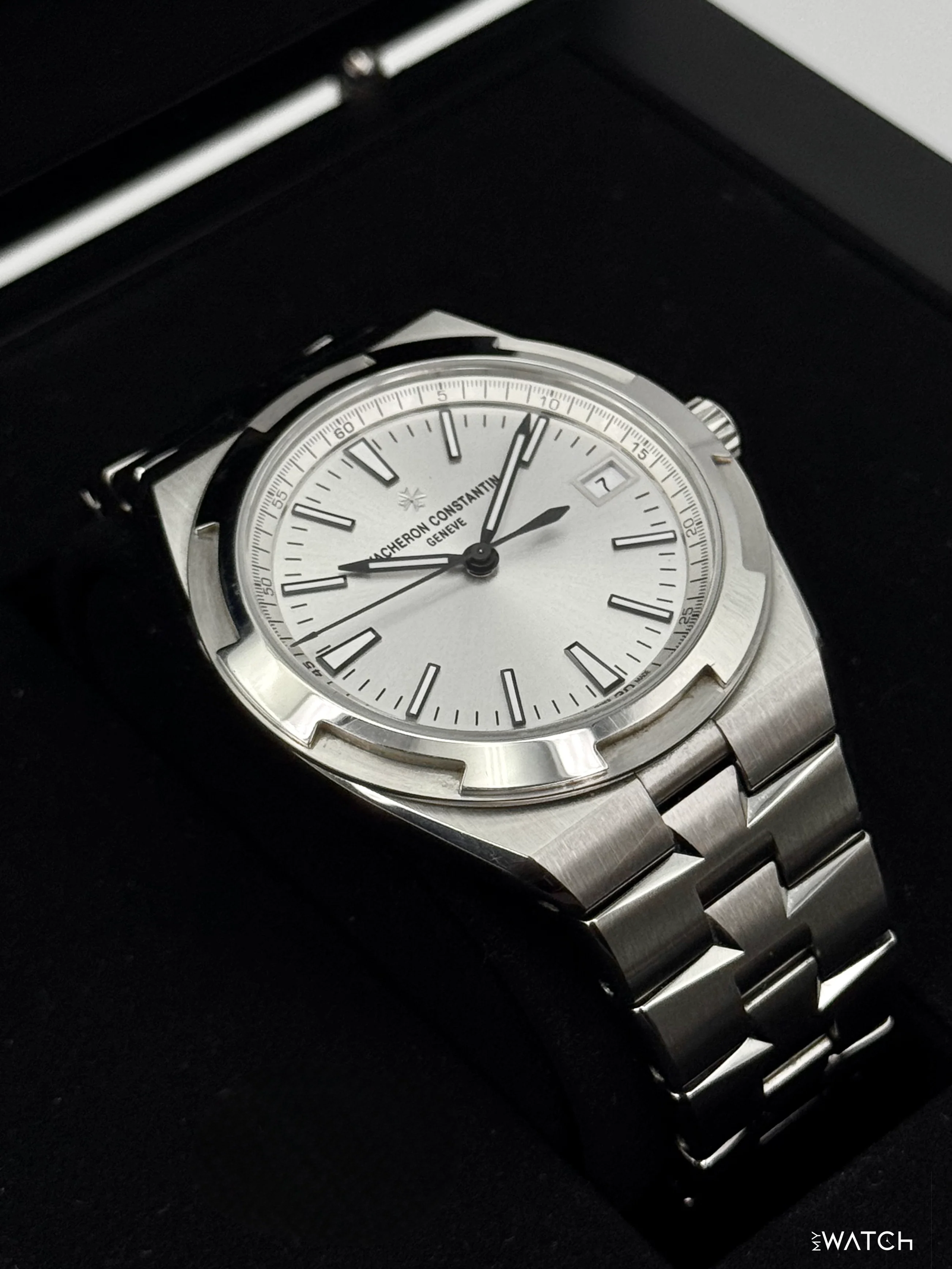 2024 Vacheron Constantin Overseas 41mm 4520V Stainless Steel Silver Dial - Image 6
