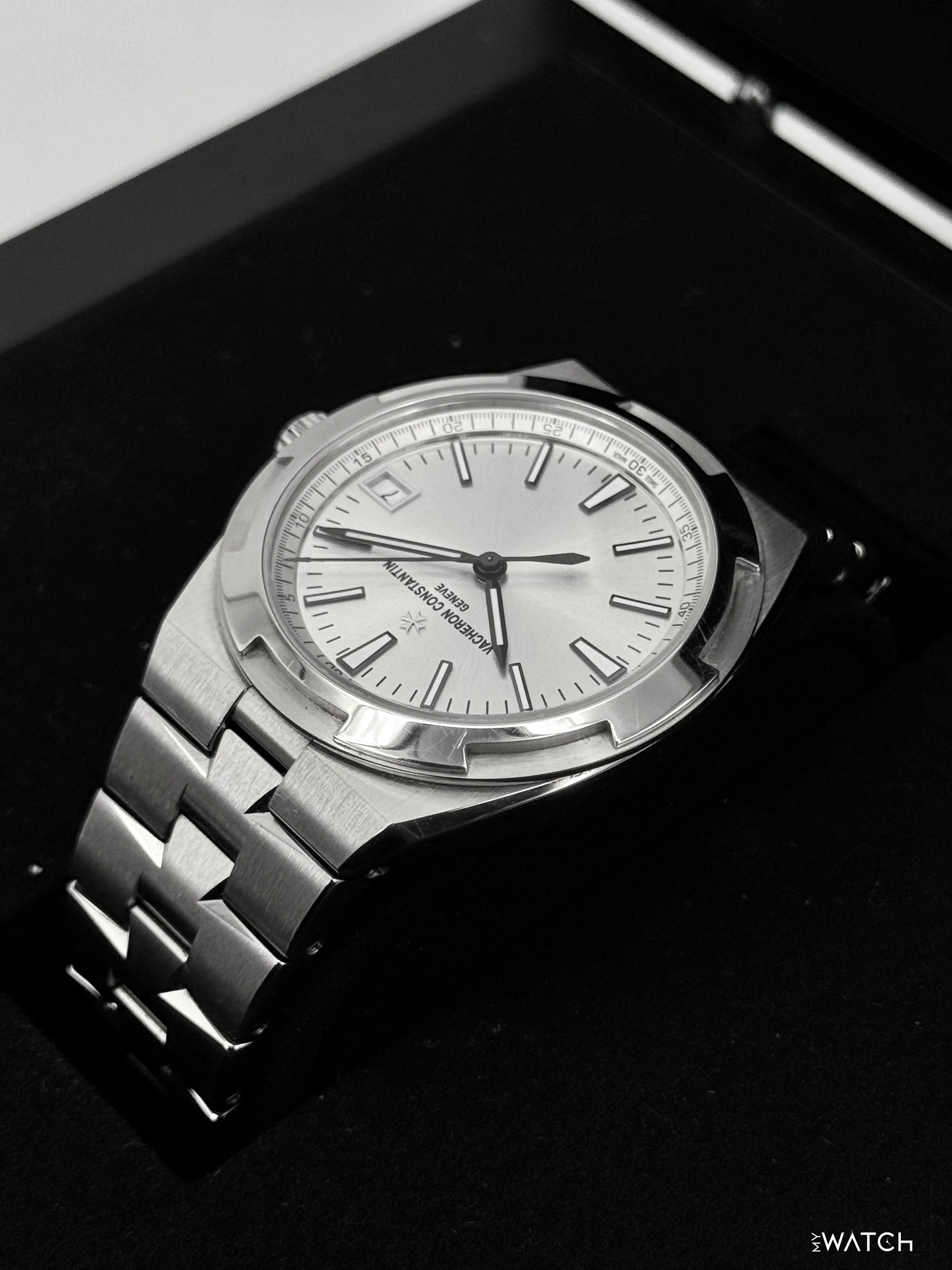 2024 Vacheron Constantin Overseas 41mm 4520V Stainless Steel Silver Dial - Image 7