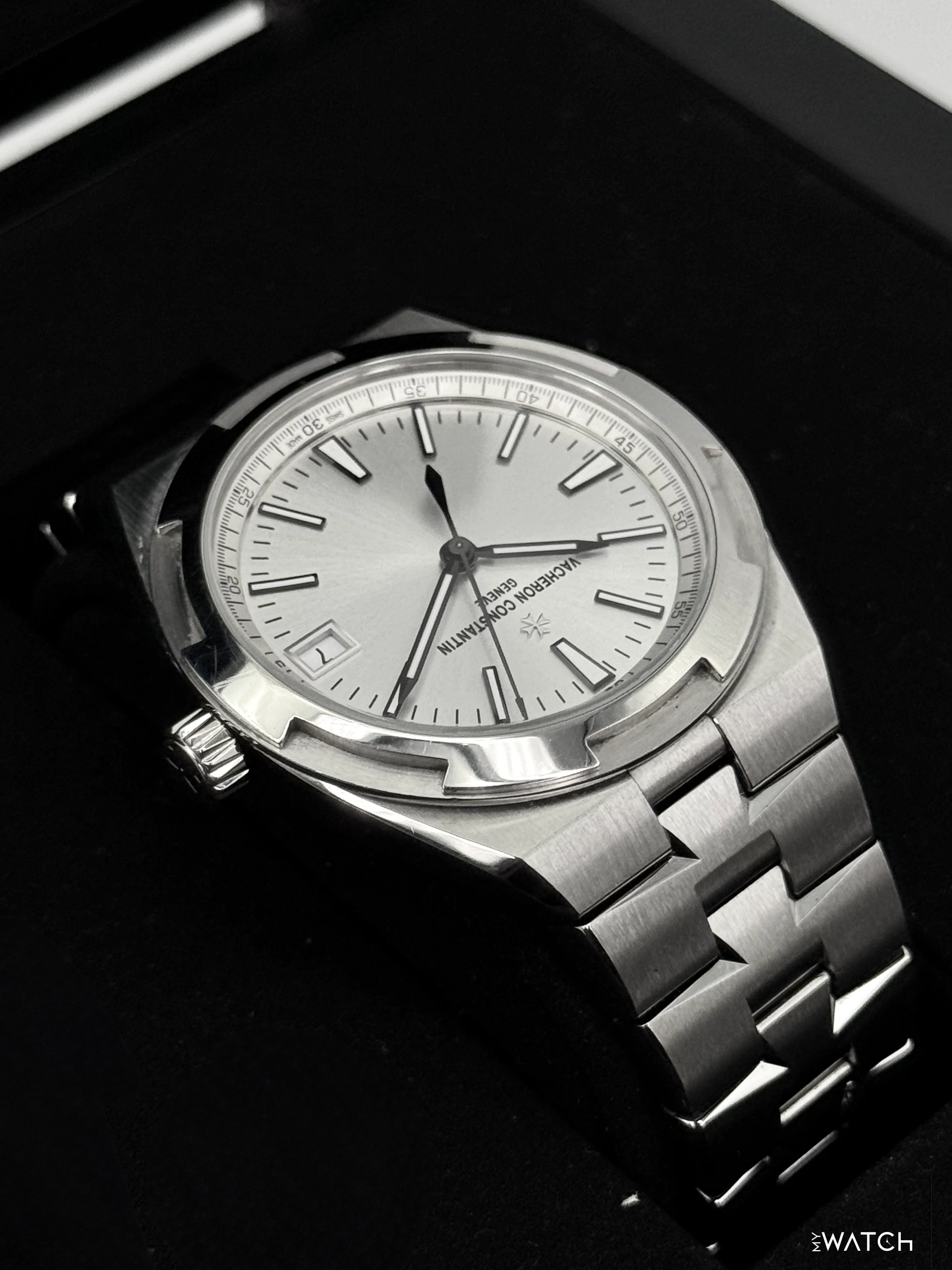 2024 Vacheron Constantin Overseas 41mm 4520V Stainless Steel Silver Dial - Image 8