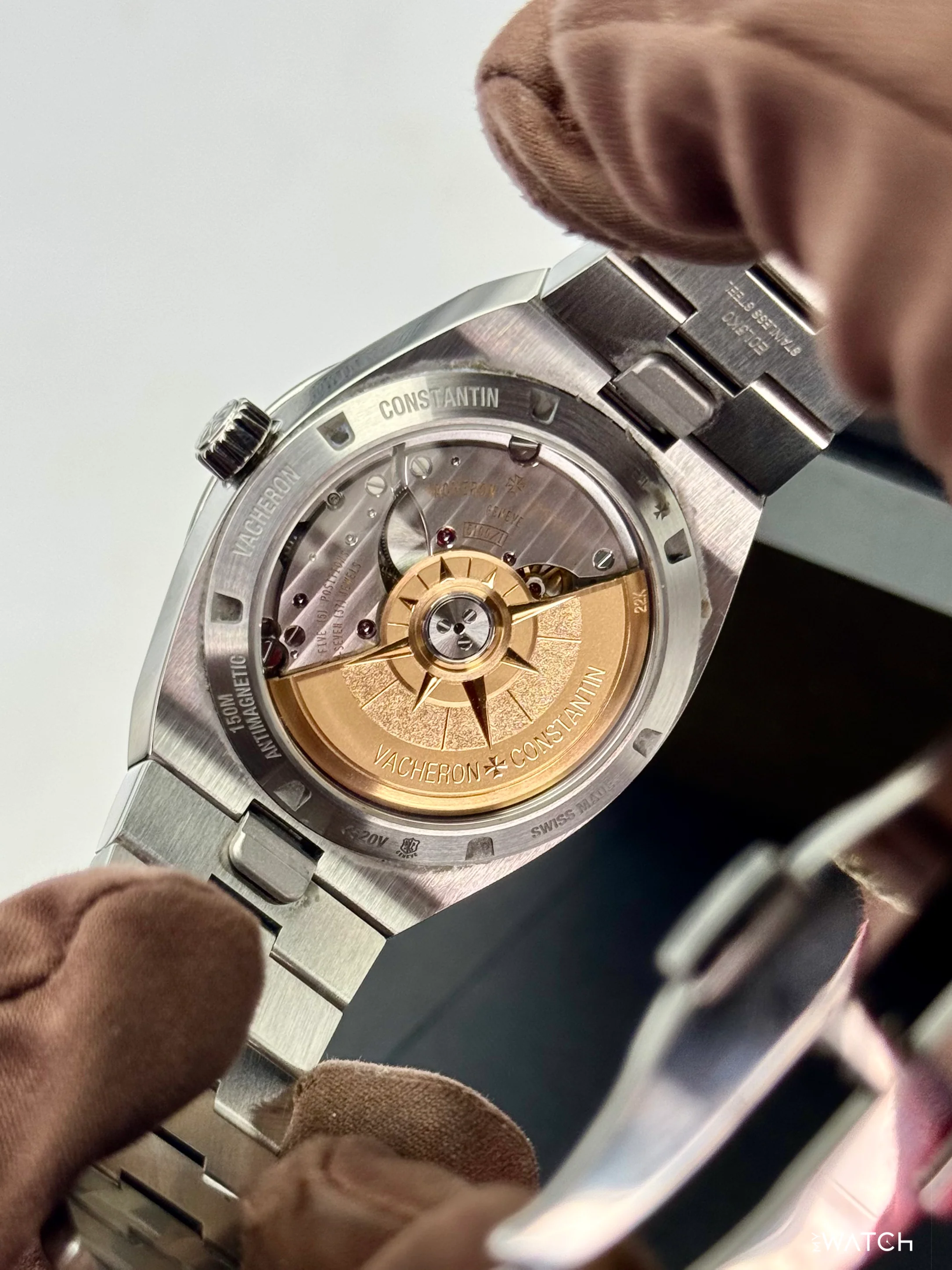 2024 Vacheron Constantin Overseas 41mm 4520V Stainless Steel Silver Dial - Image 9