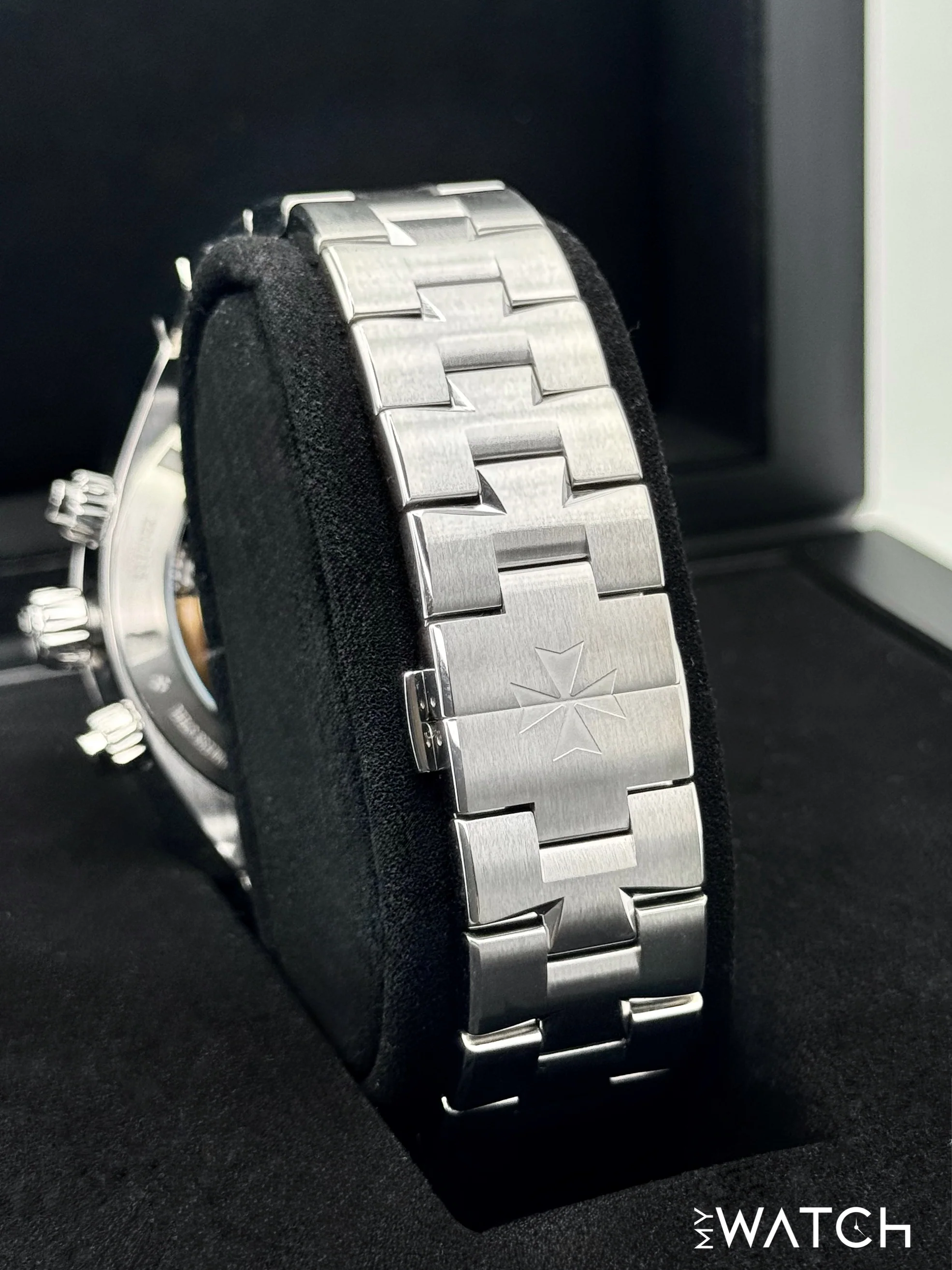 2024 Vacheron Constantin Overseas 42.5mm 5520V Stainless Steel Silver Dial - Image 2