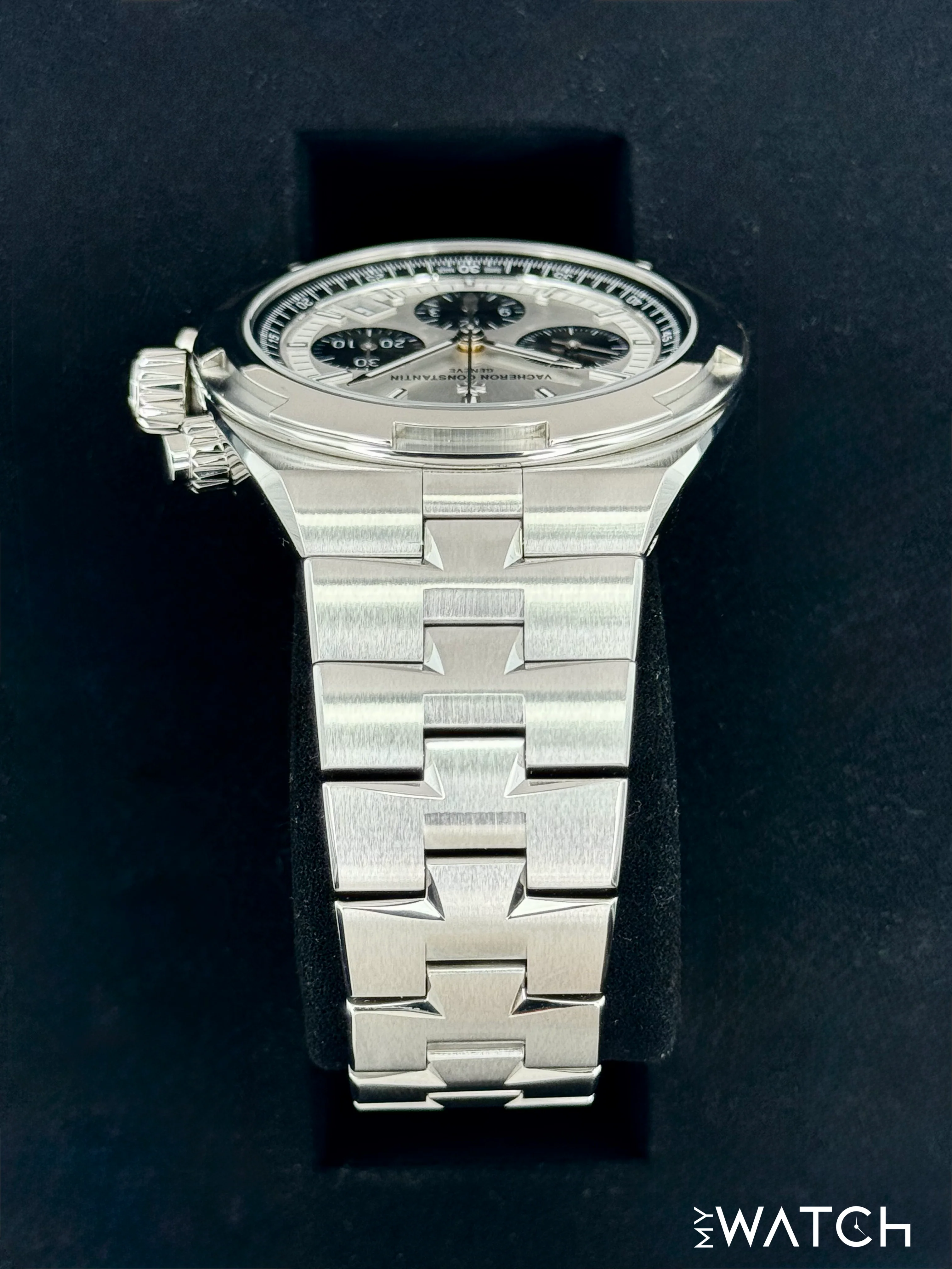 2024 Vacheron Constantin Overseas 42.5mm 5520V Stainless Steel Silver Dial - Image 4